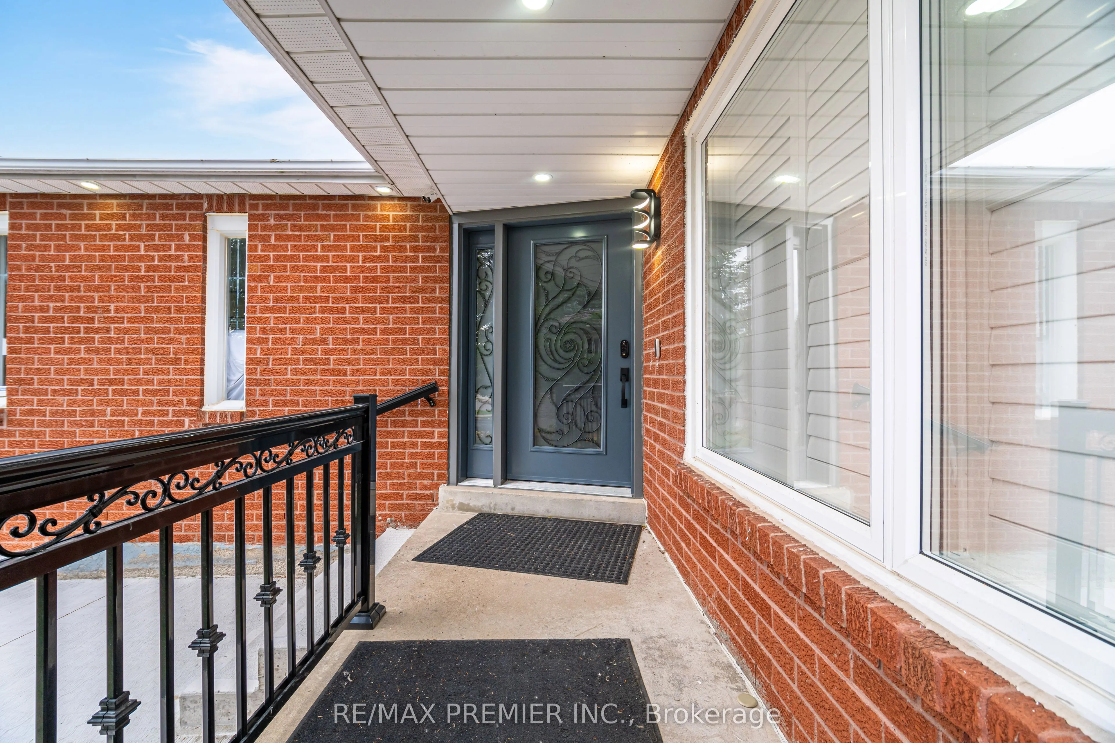495 Fairview Road W