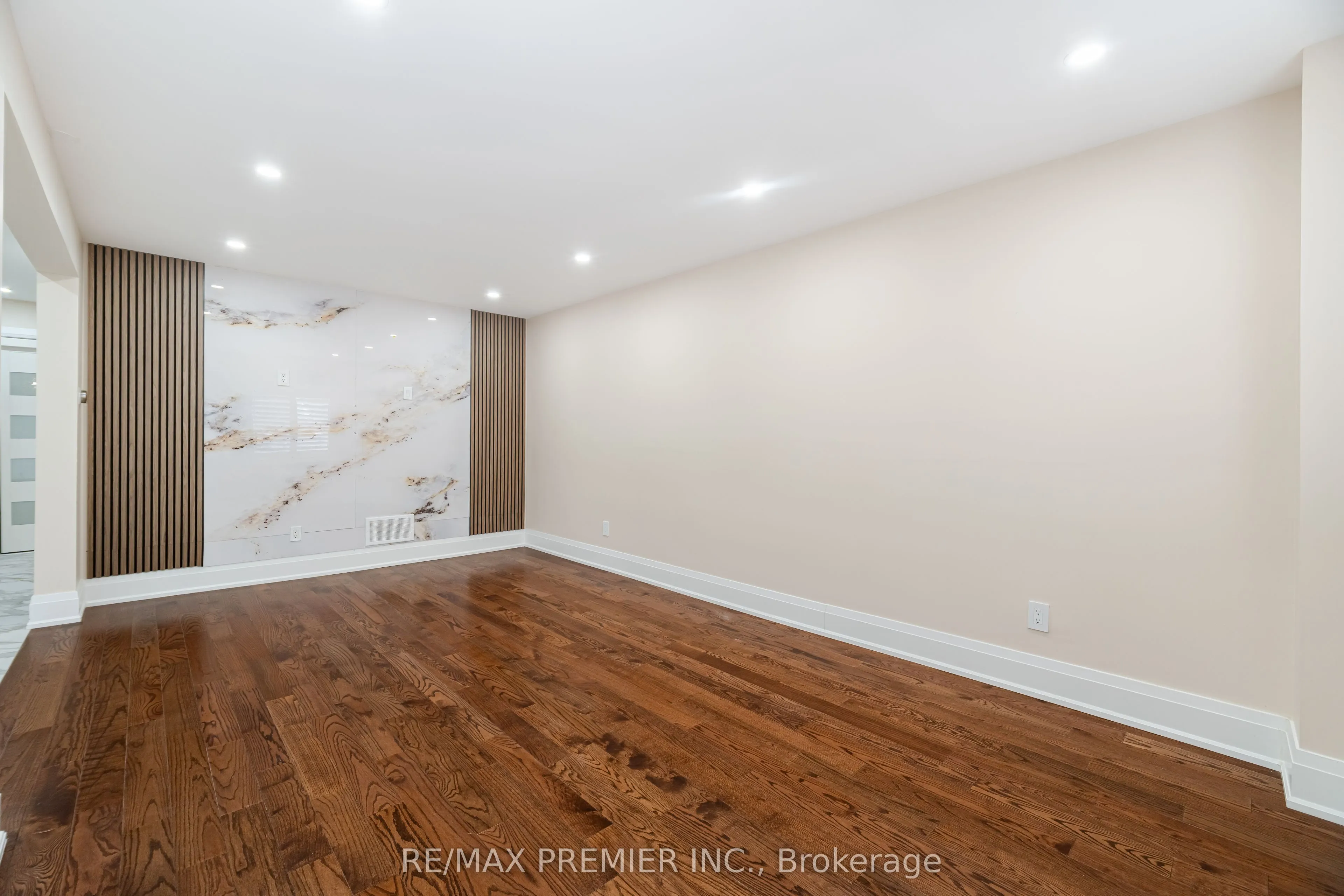 495 Fairview Road W
