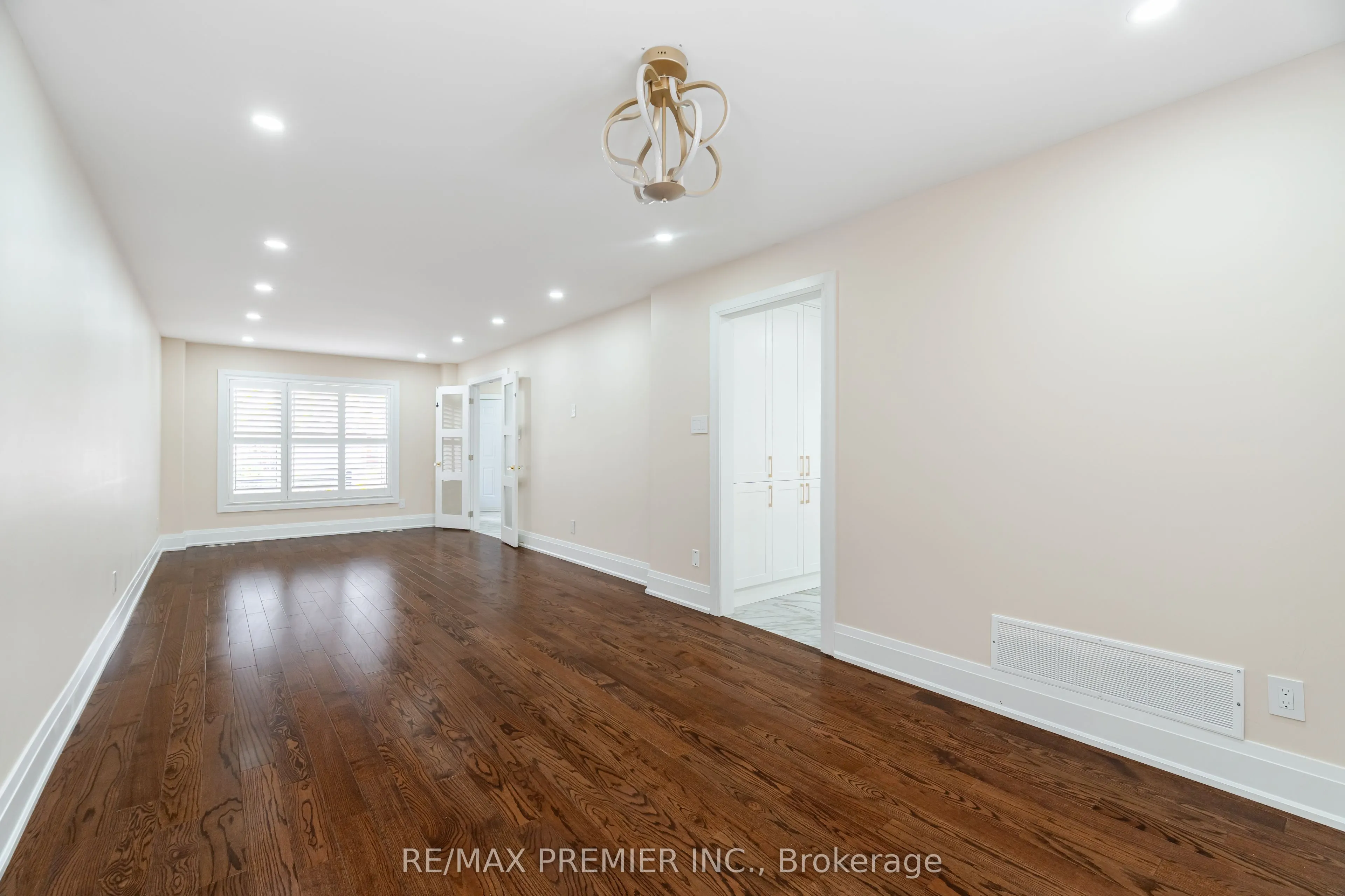 495 Fairview Road W