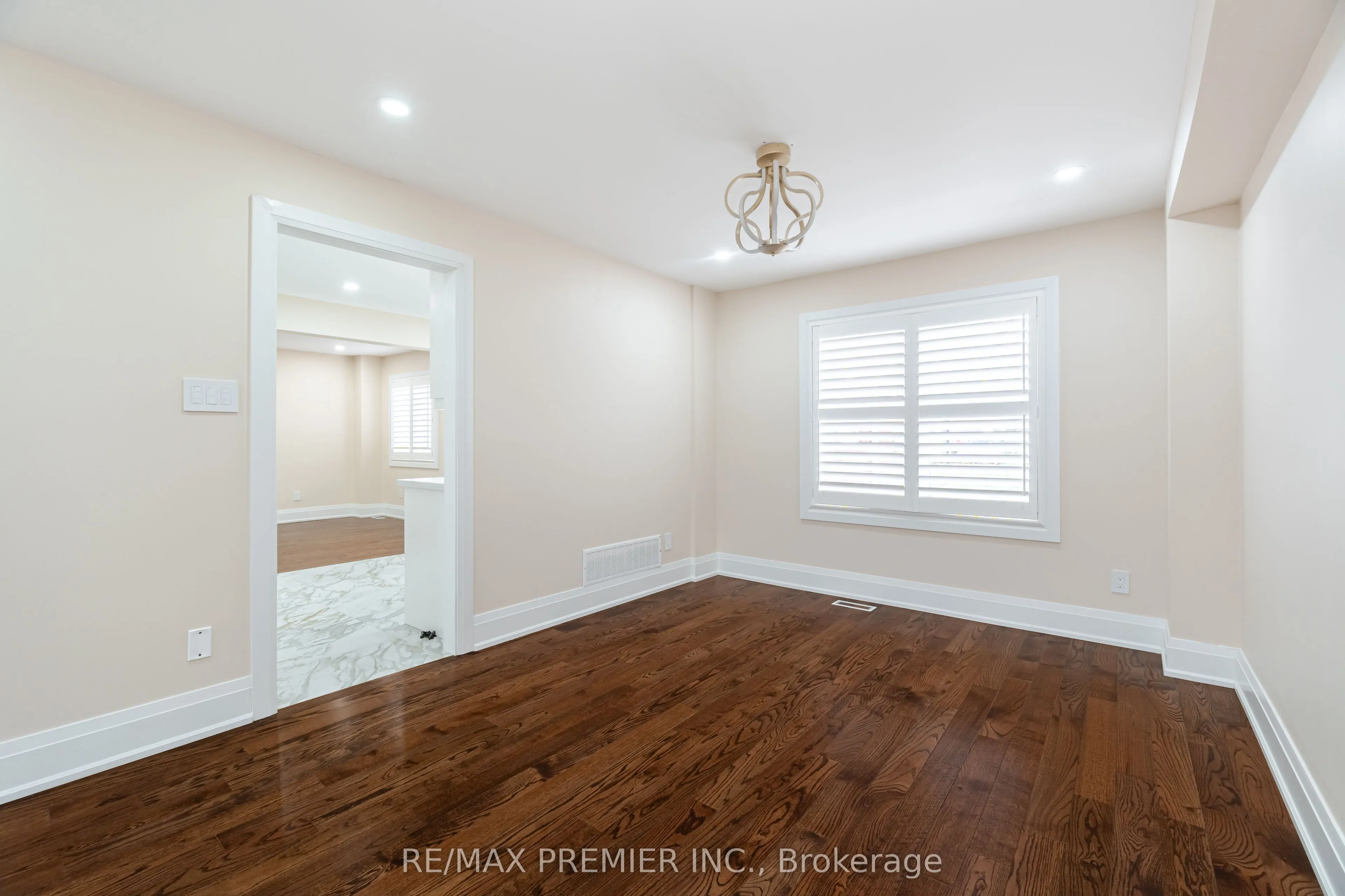 495 Fairview Road W