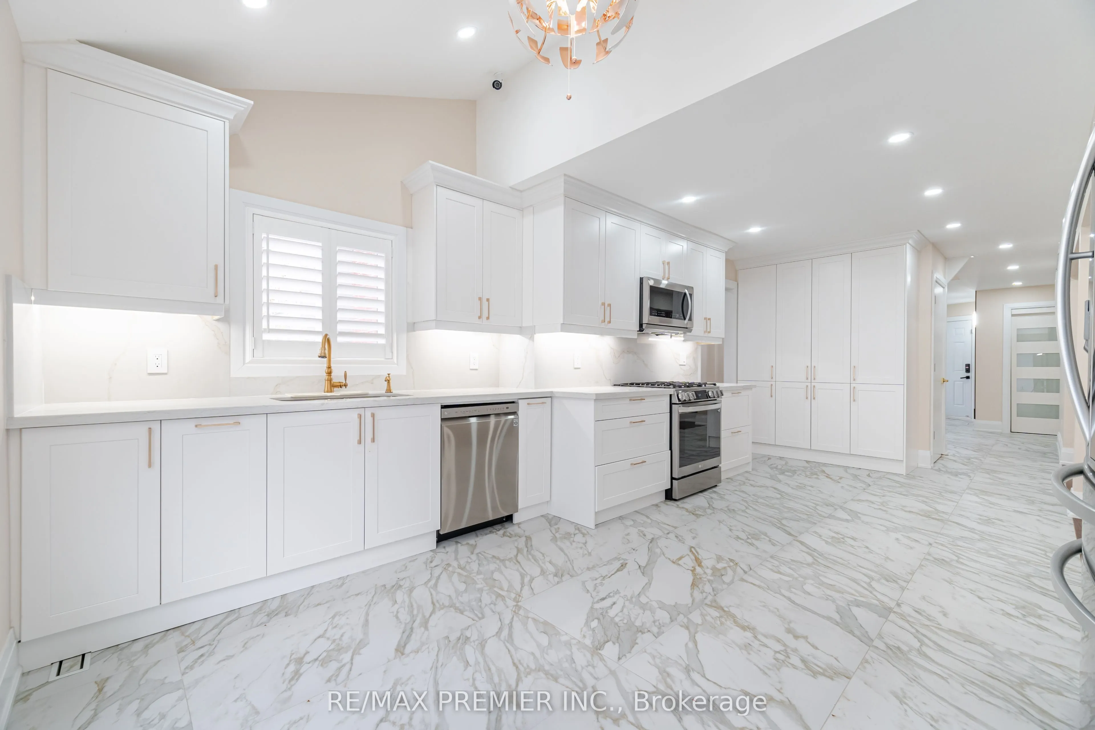 495 Fairview Road W