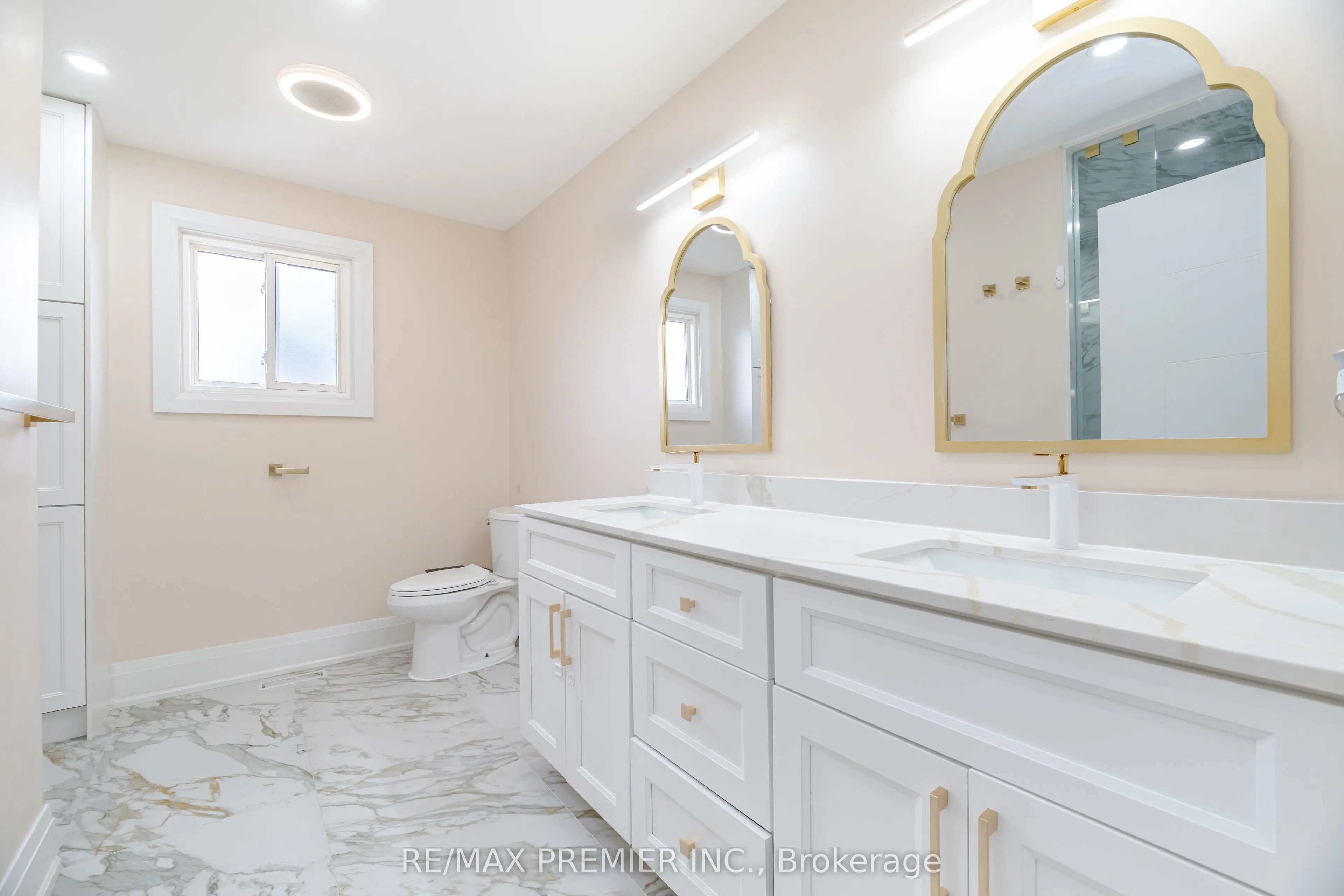 495 Fairview Road W