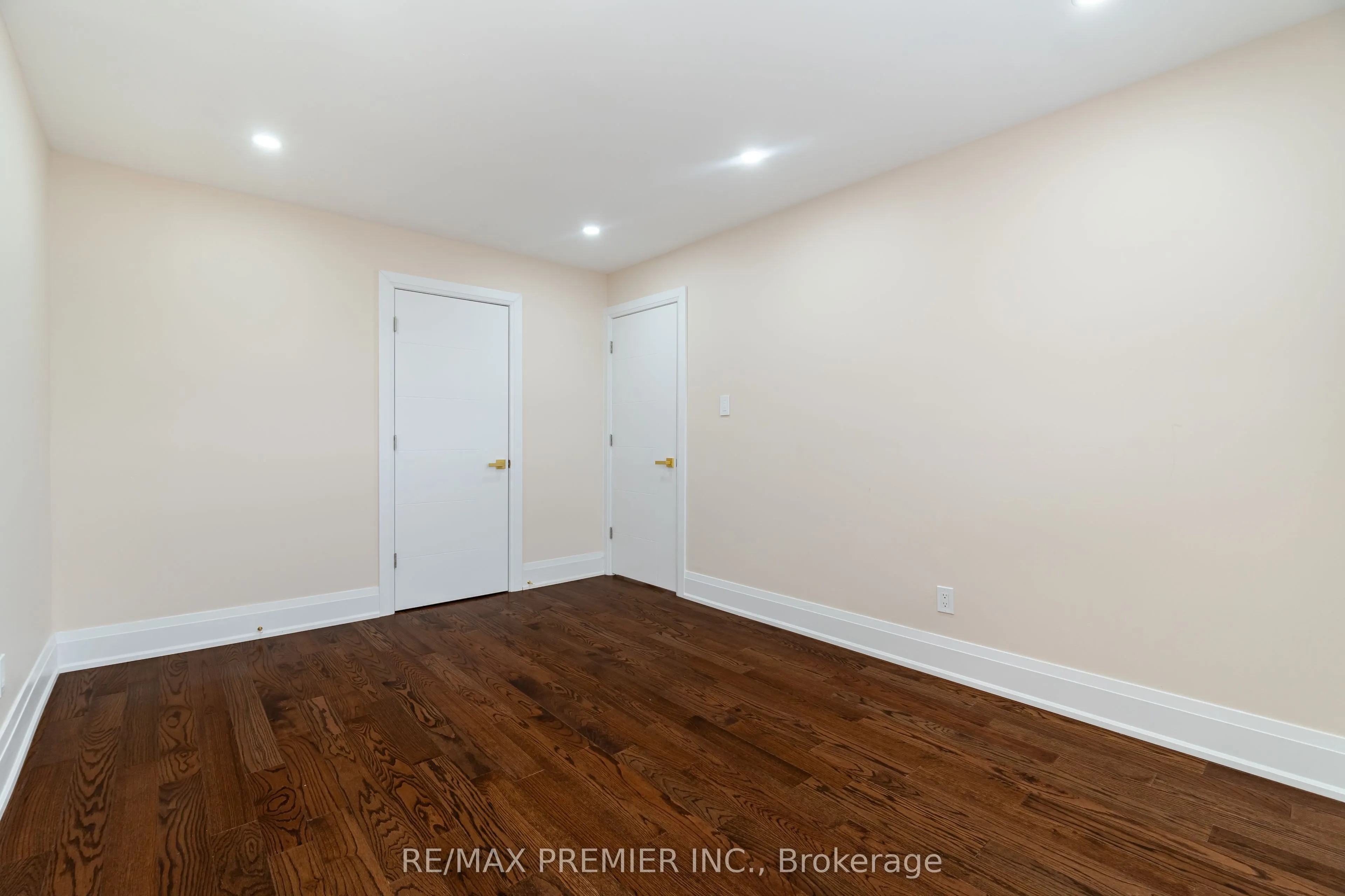 495 Fairview Road W