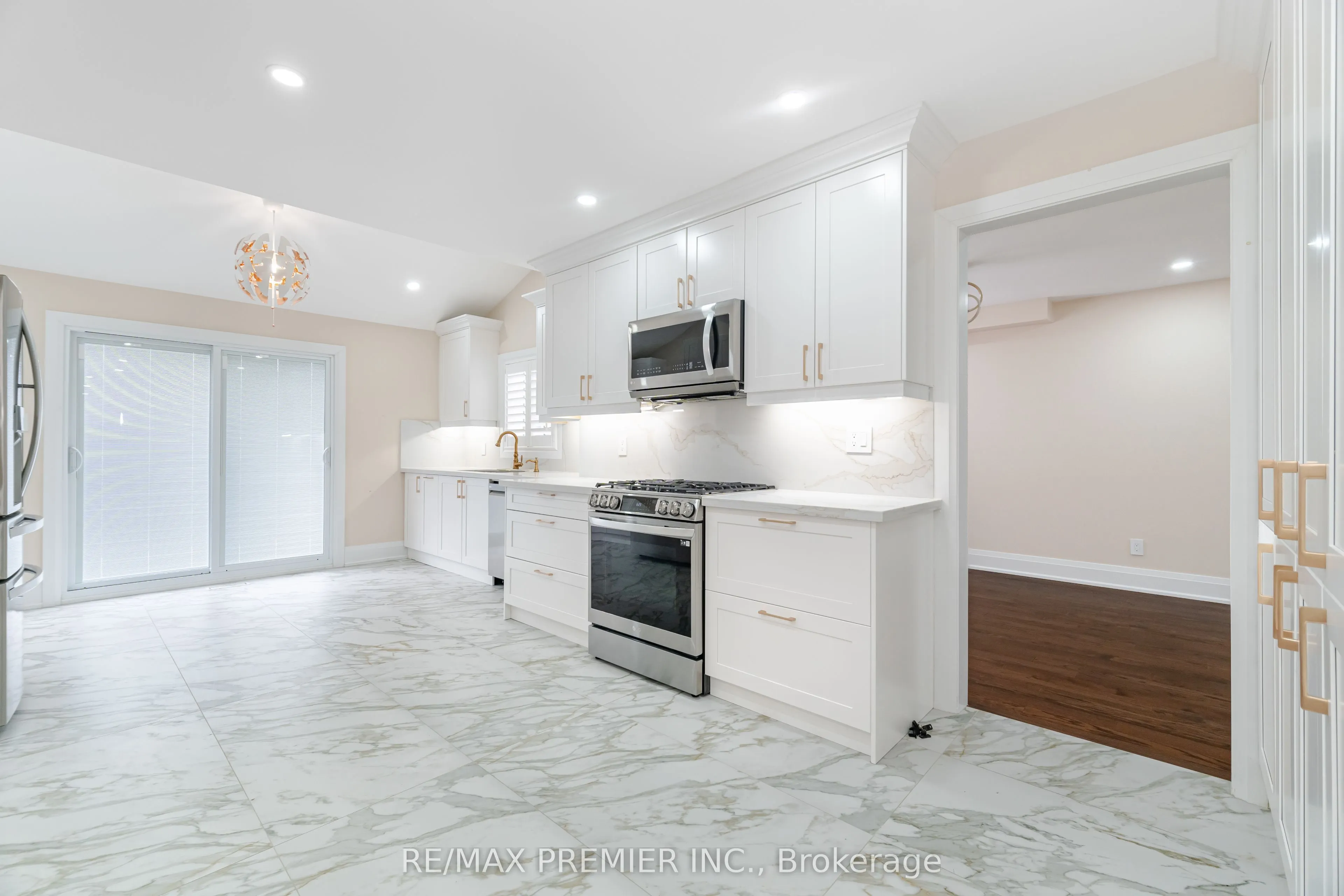 495 Fairview Road W