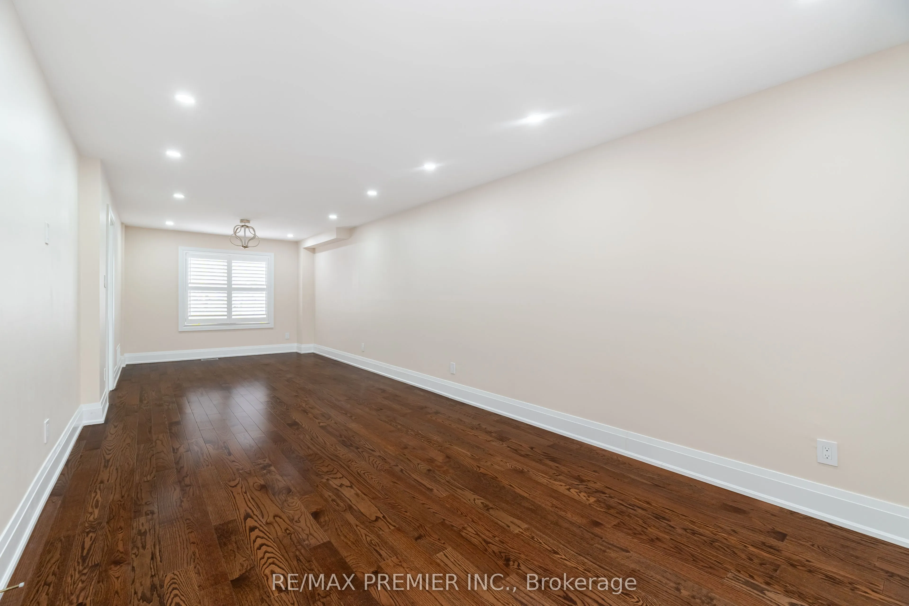 495 Fairview Road W