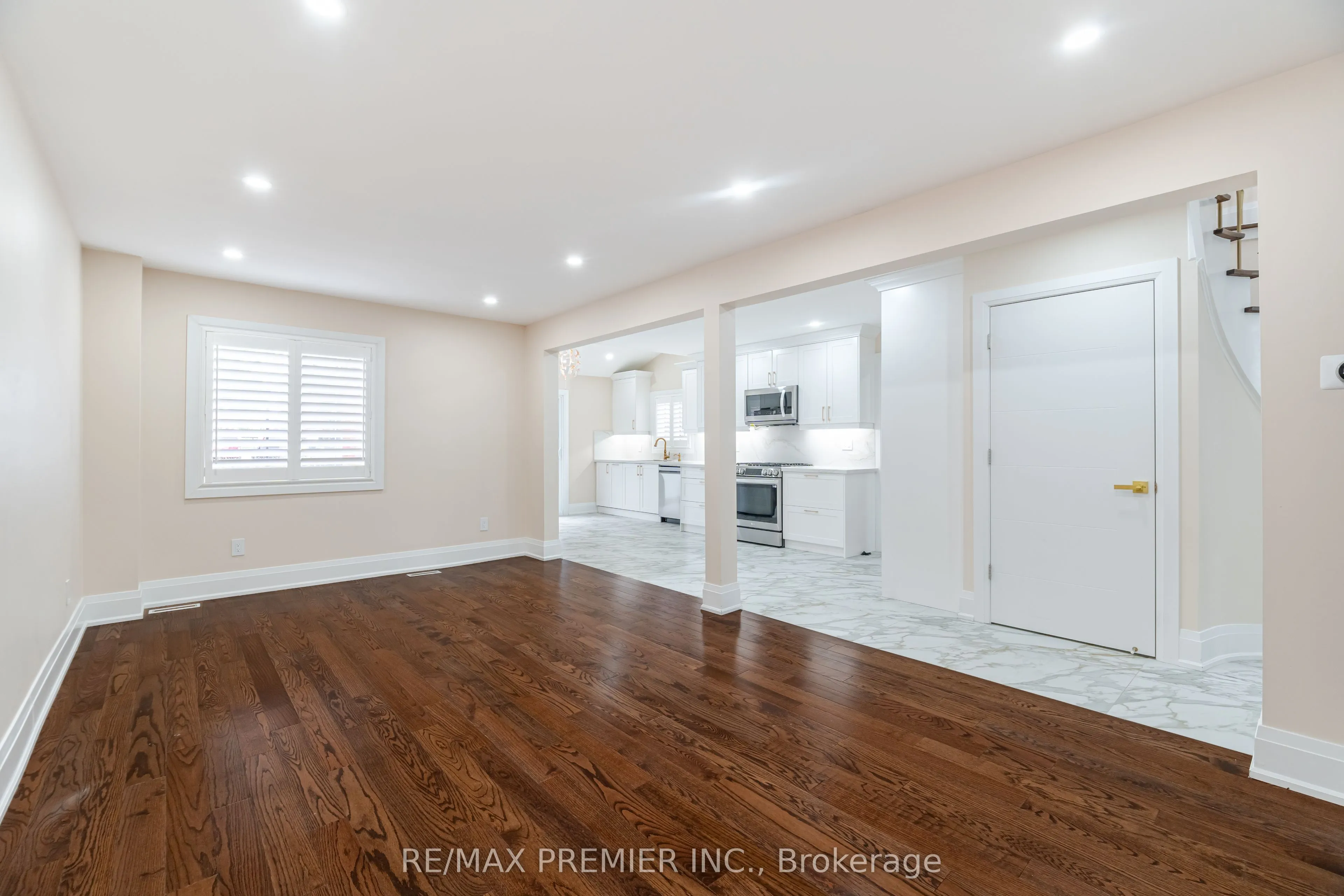 495 Fairview Road W