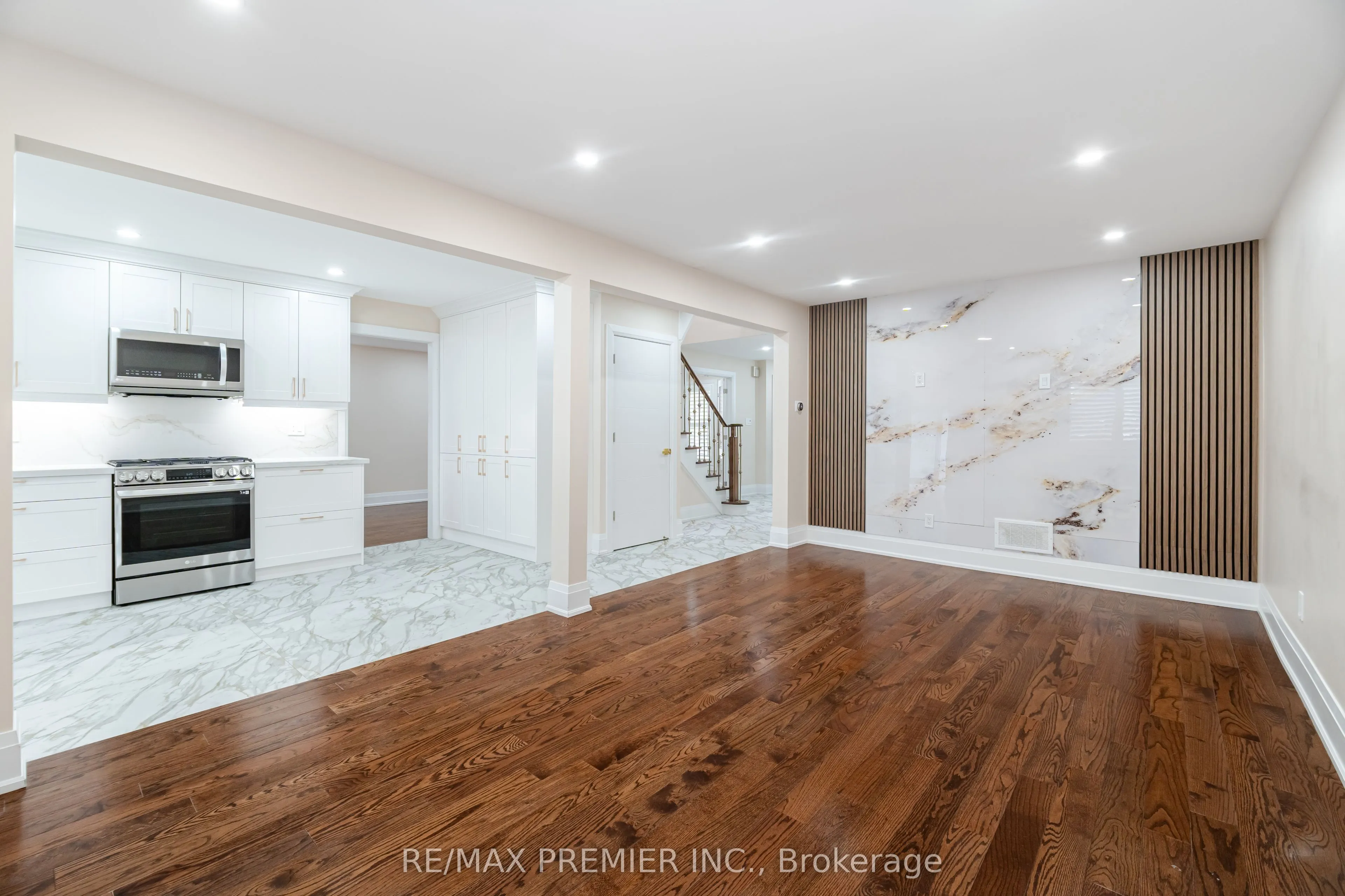 495 Fairview Road W