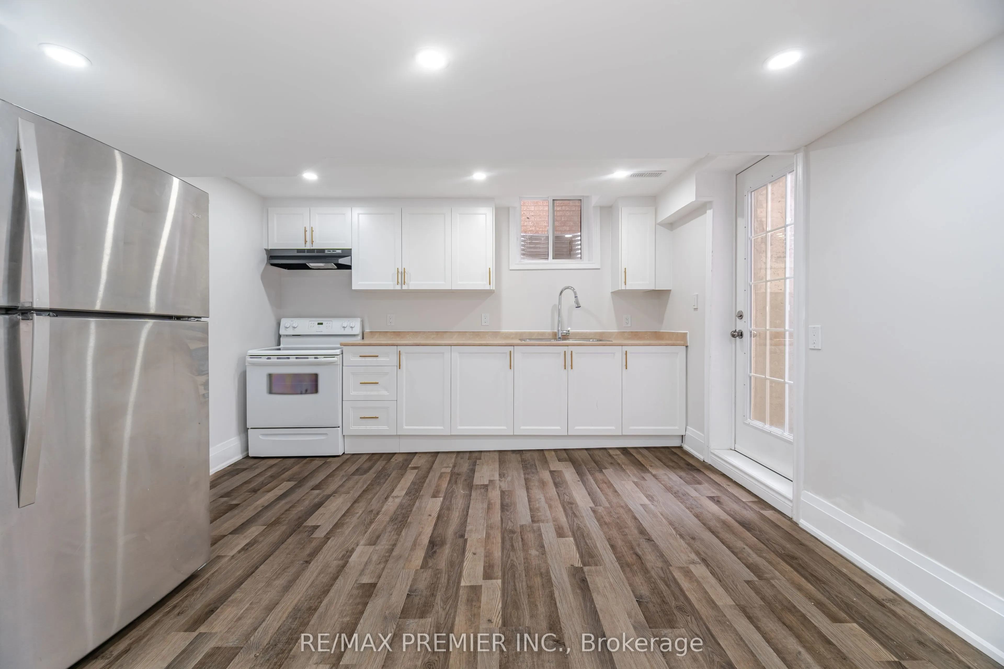 495 Fairview Road W