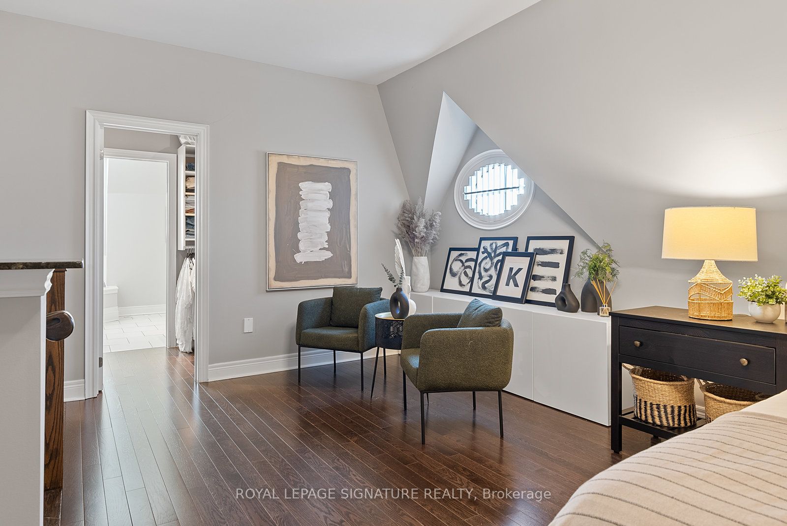 76 Lobo Mews