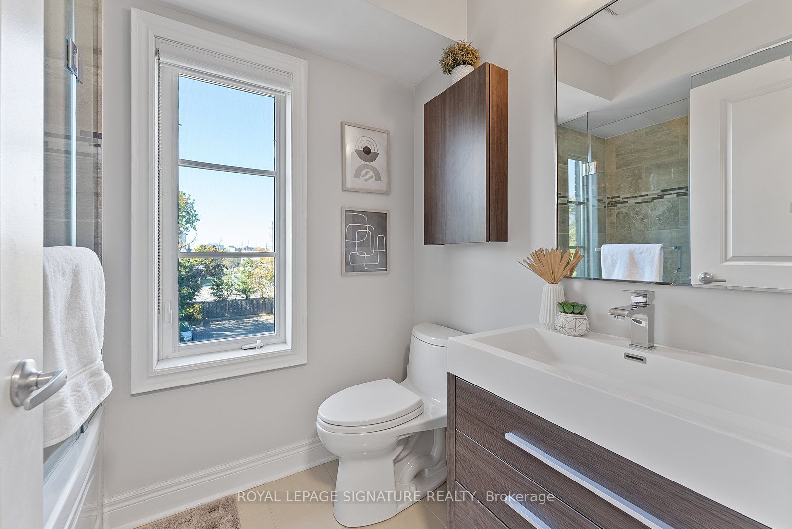 76 Lobo Mews
