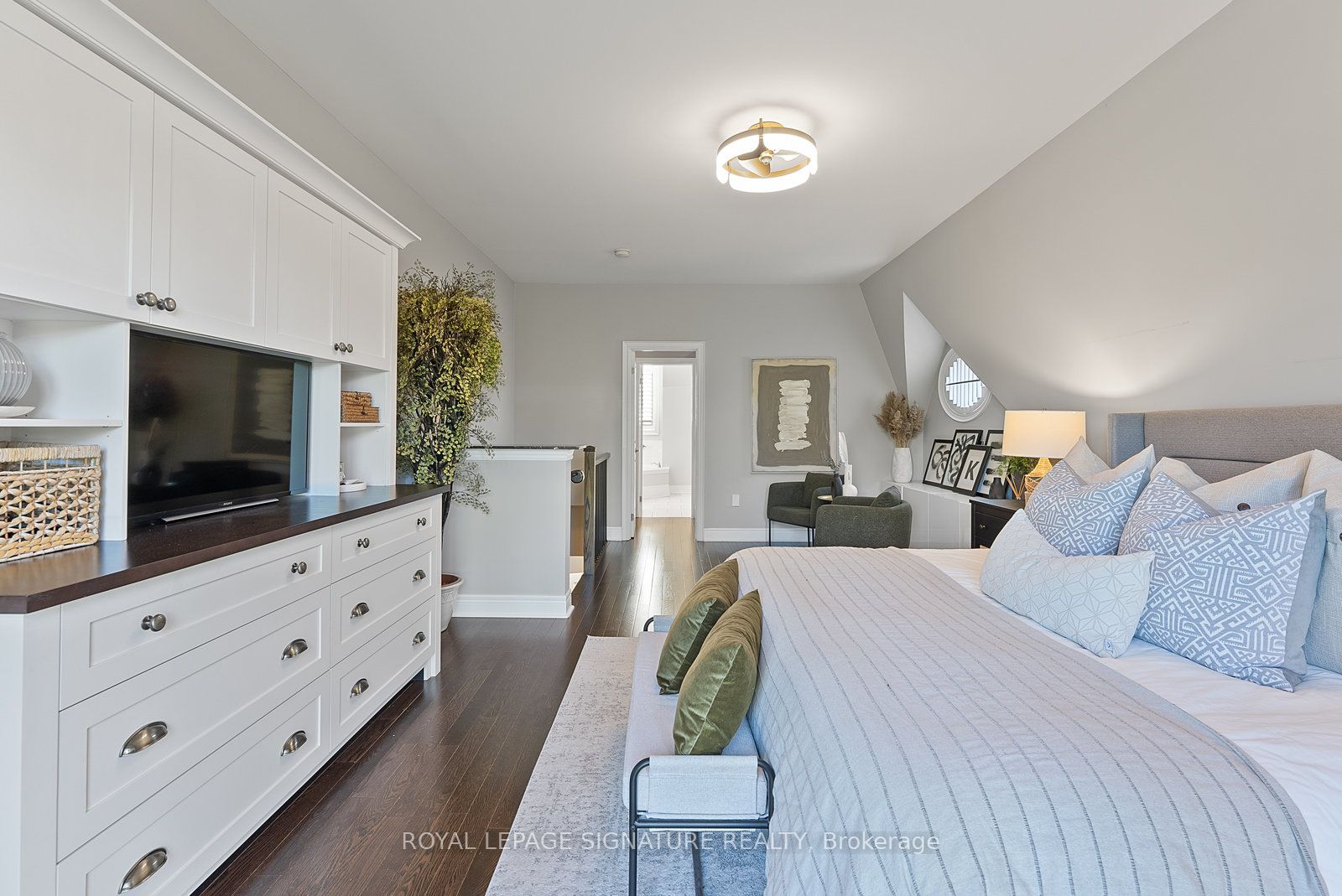 76 Lobo Mews
