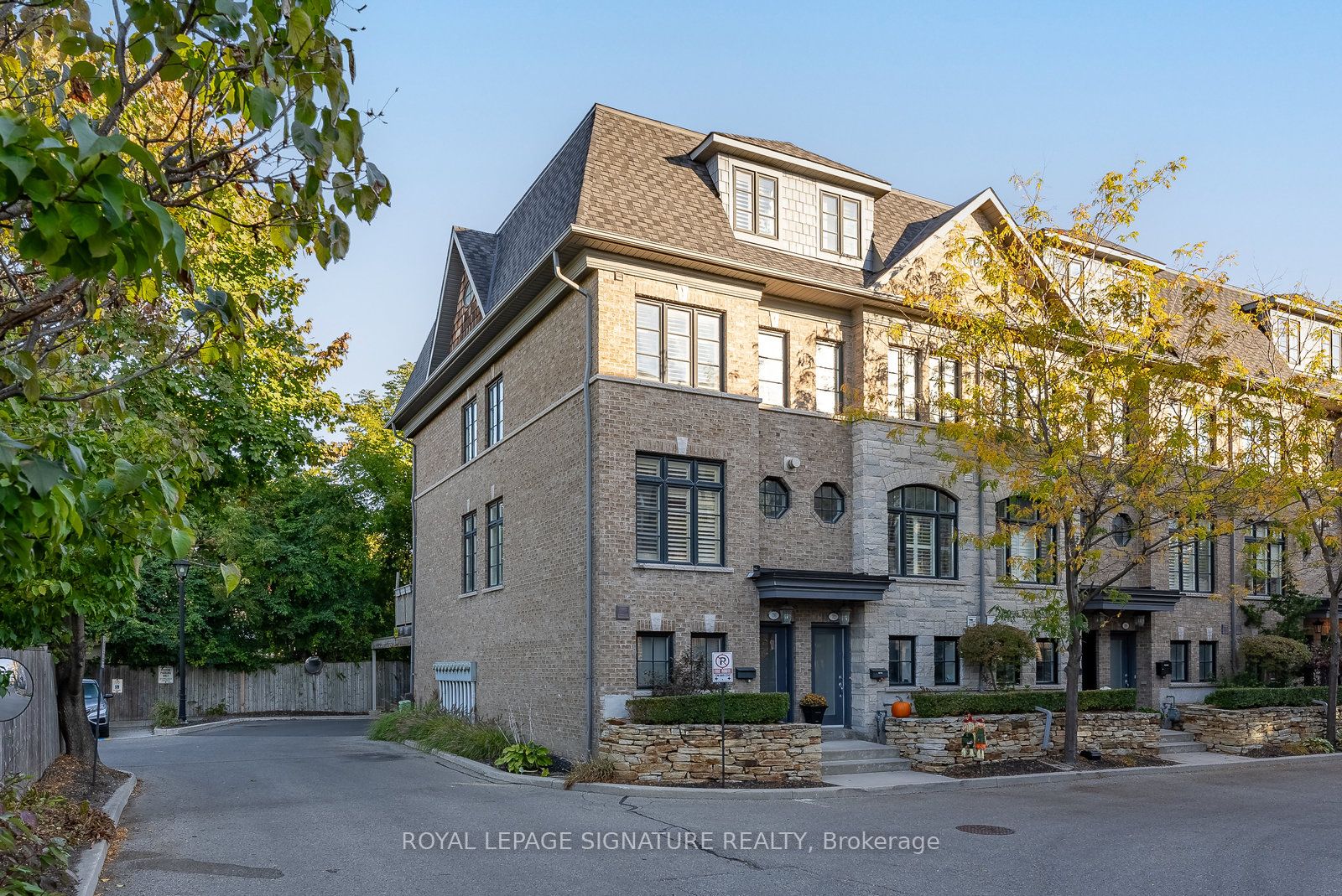 76 Lobo Mews