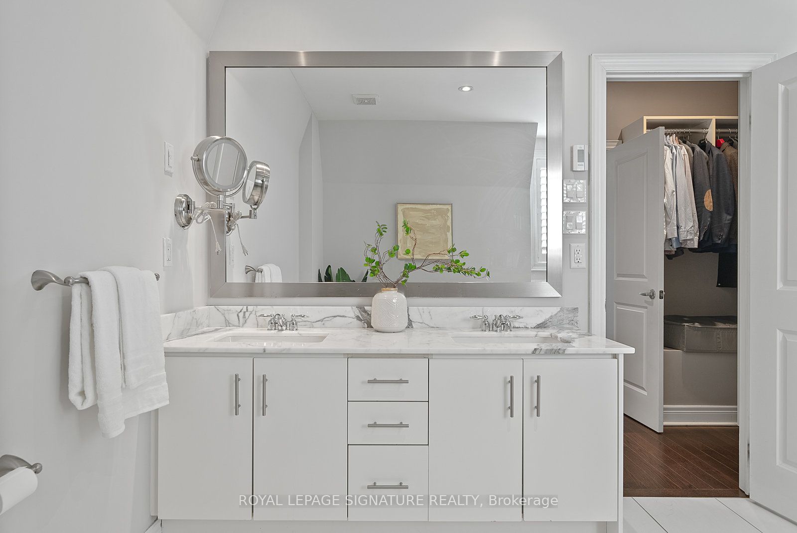 76 Lobo Mews