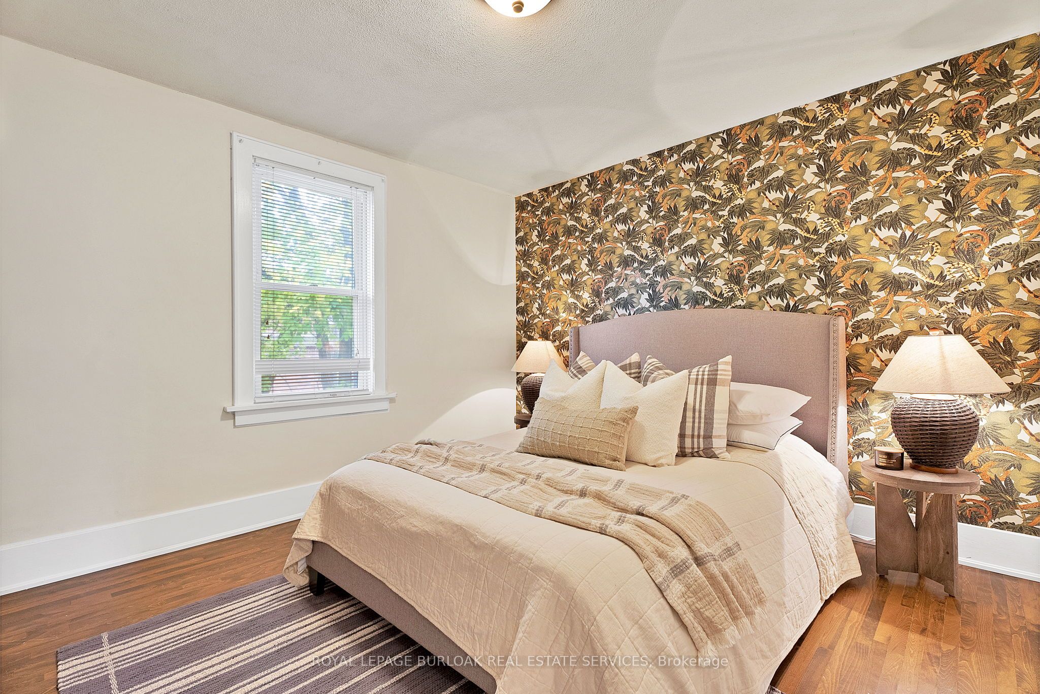 295 Plains Road W