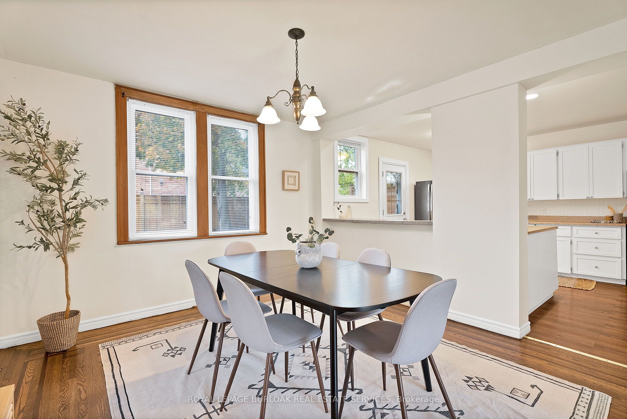295 Plains Road W