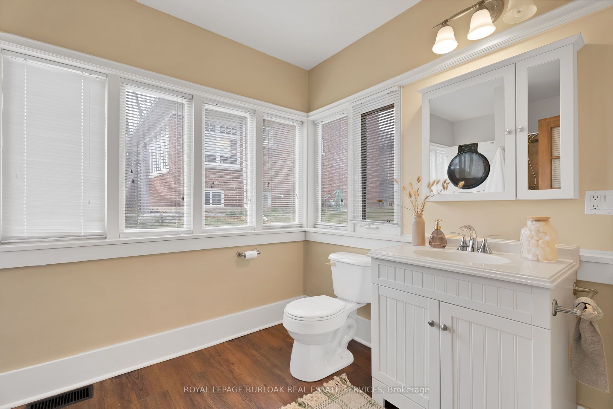 295 Plains Road W