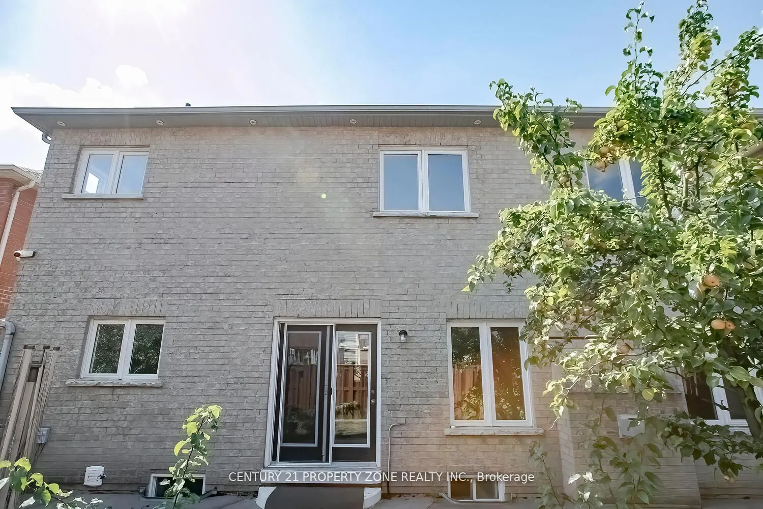 15 Vernet Crescent