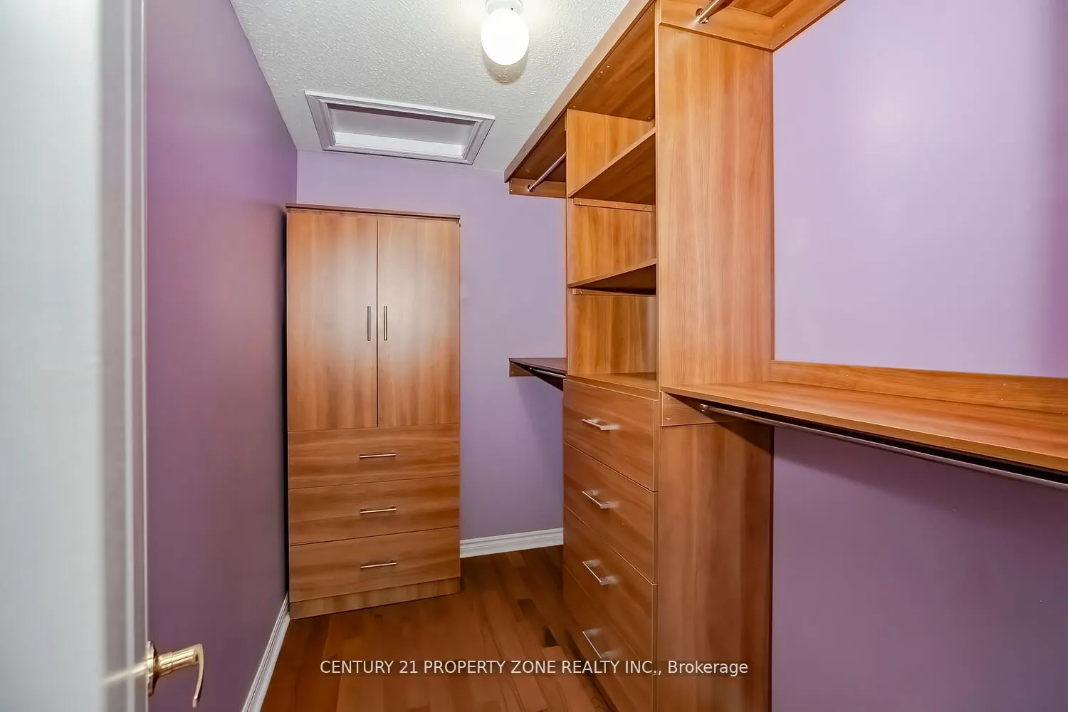 15 Vernet Crescent