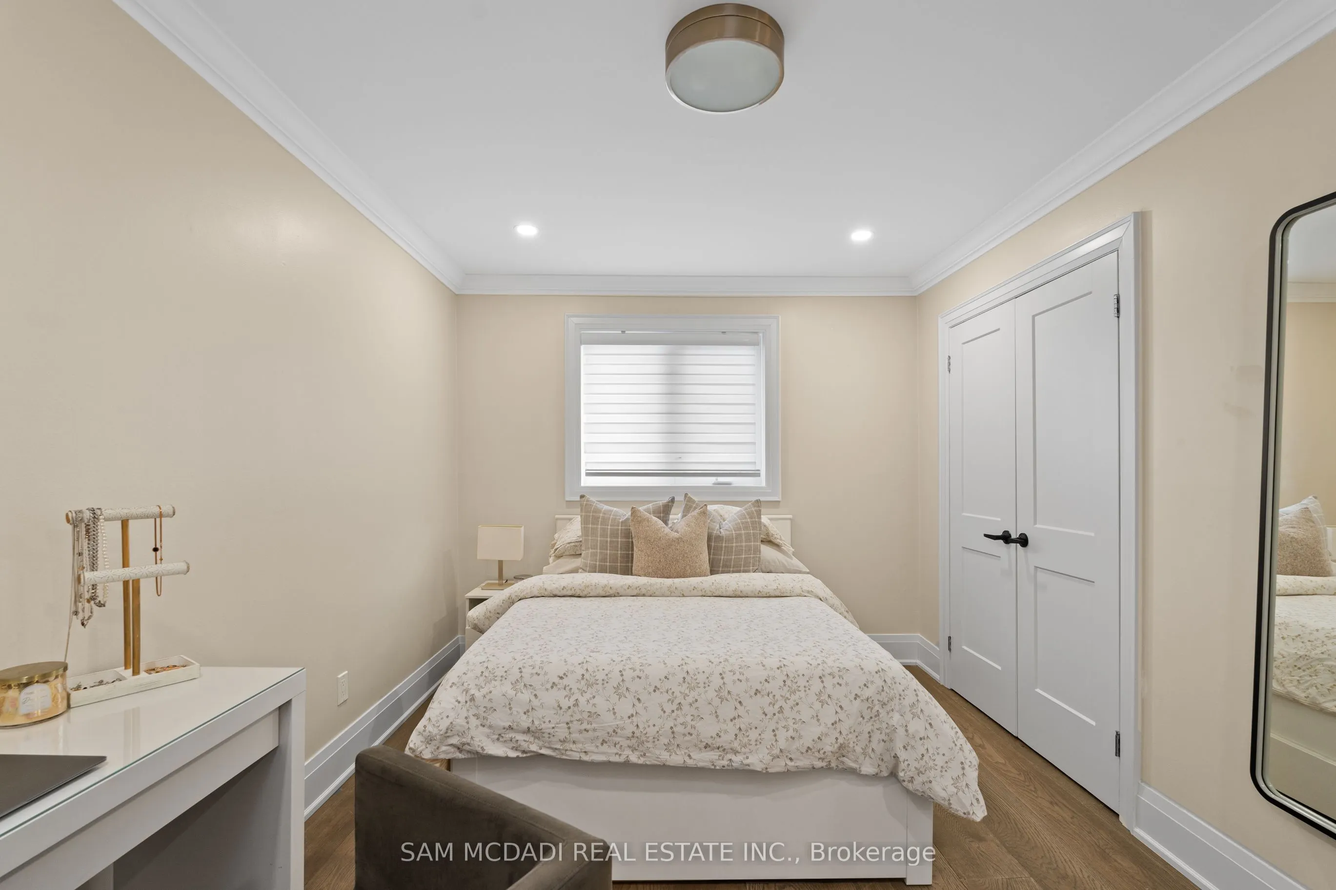 1270 Saginaw Crescent
