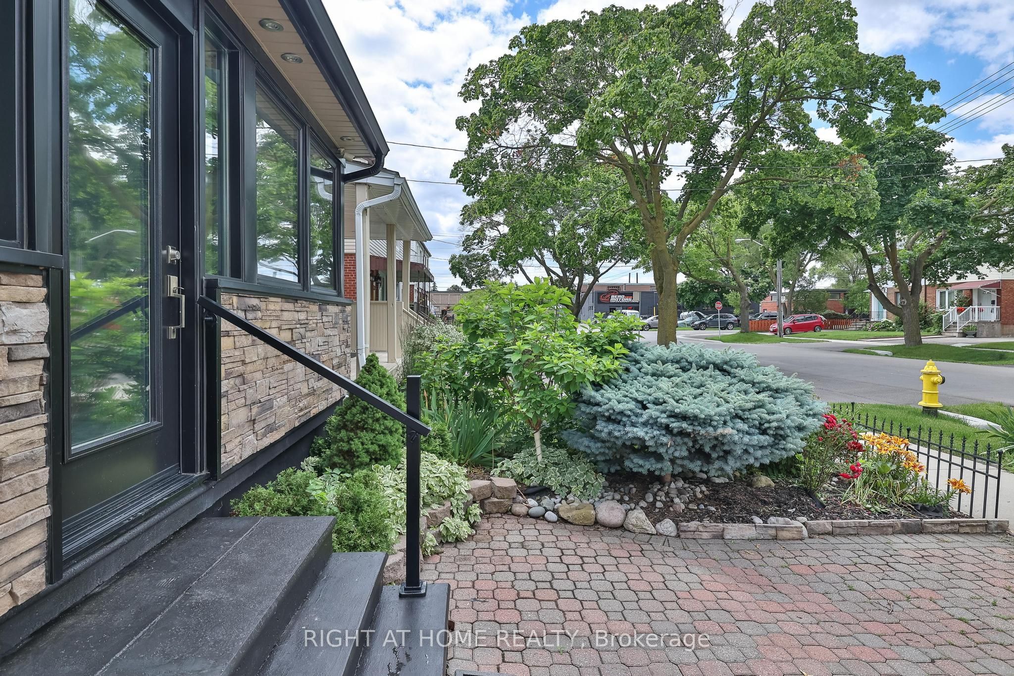 35 Dayton Avenue