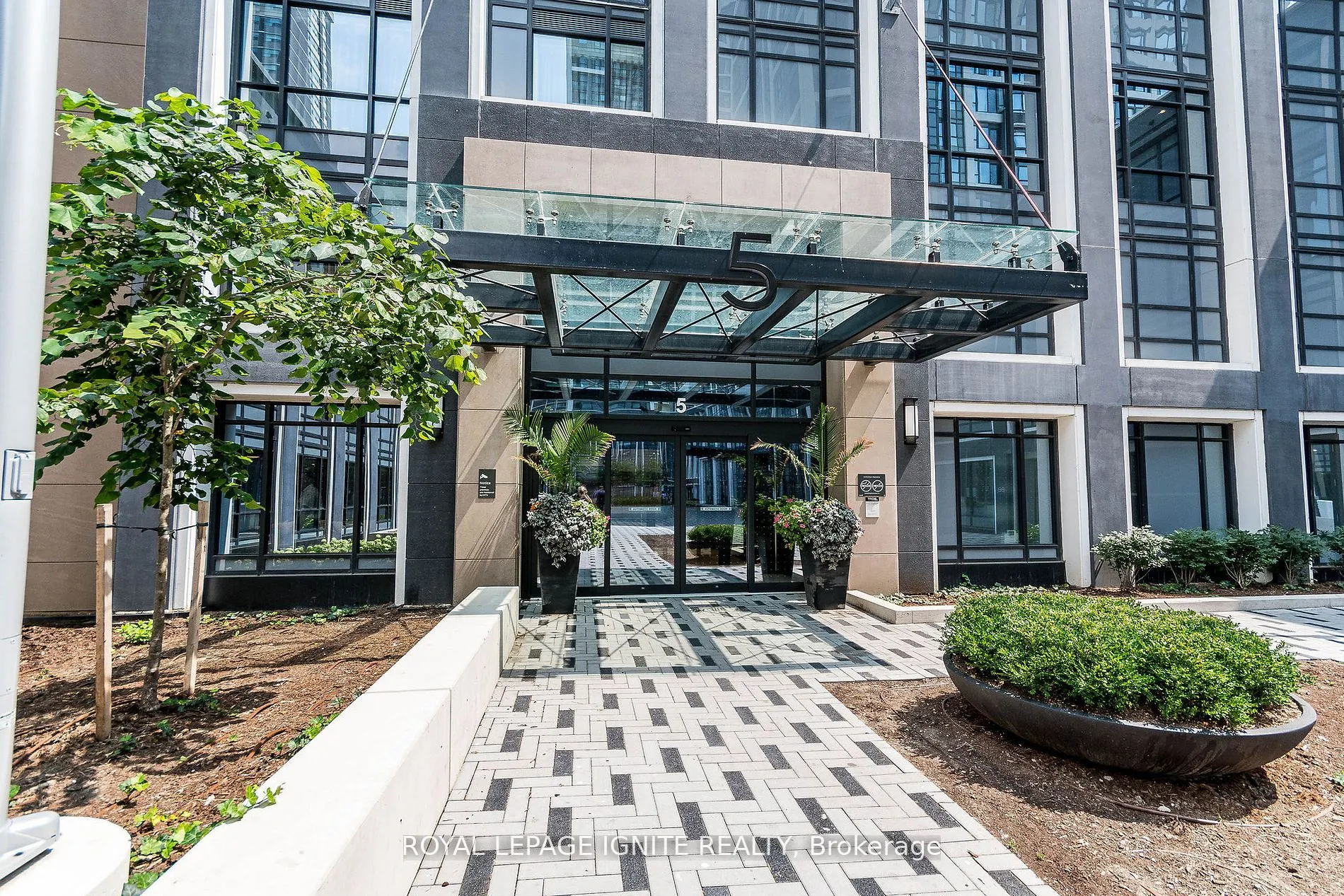 5 Mabelle Avenue, #836