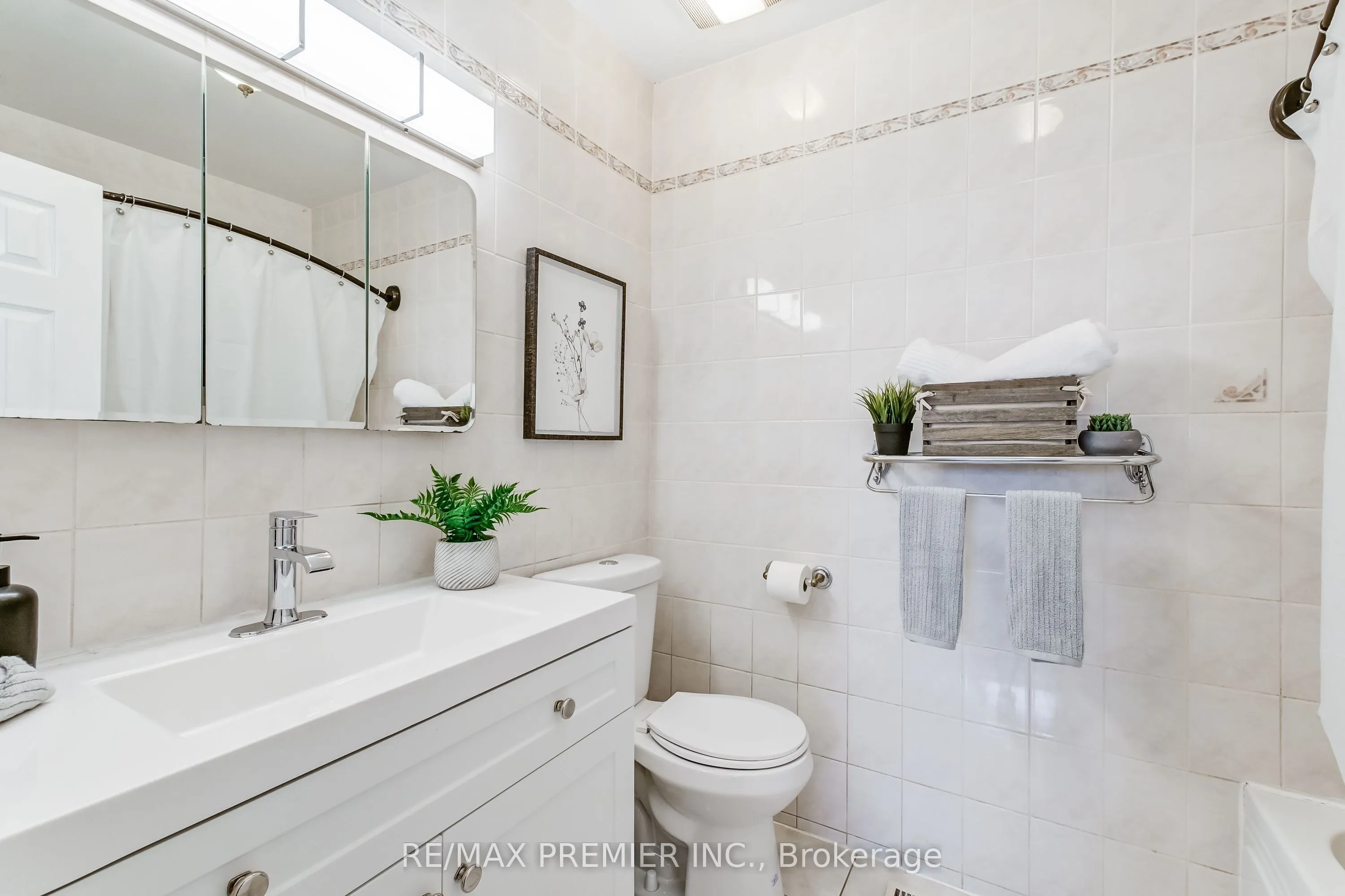 28 Navenby Crescent