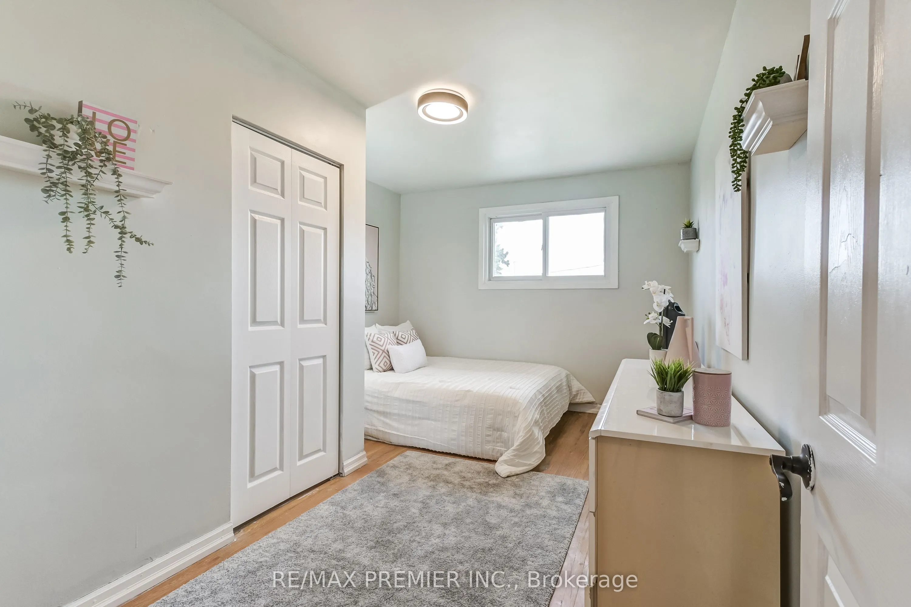 28 Navenby Crescent