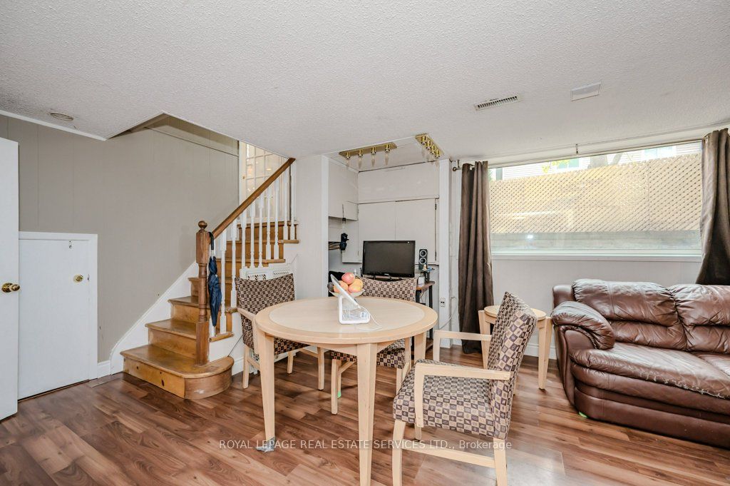 367 Yale Crescent
