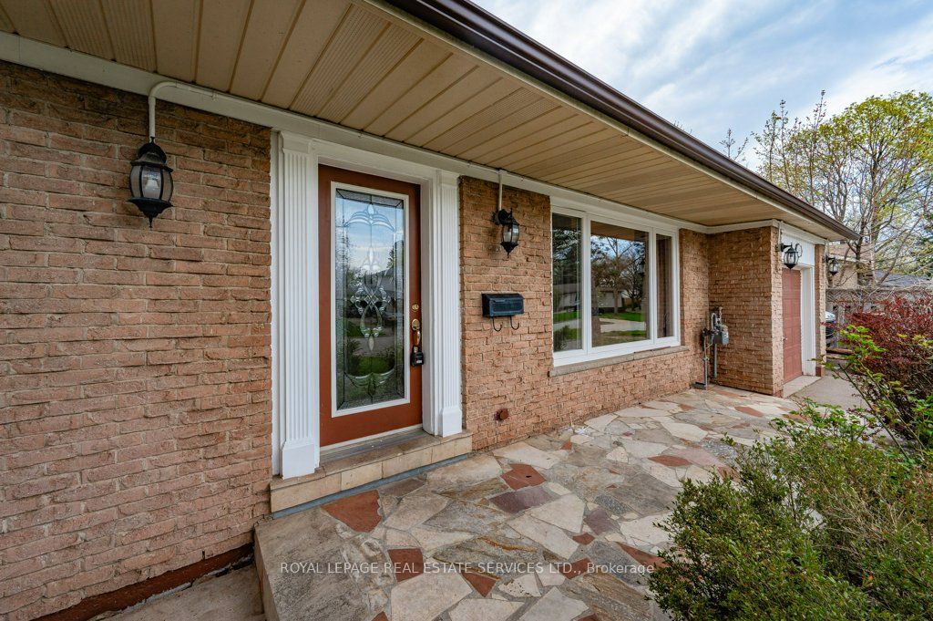 367 Yale Crescent