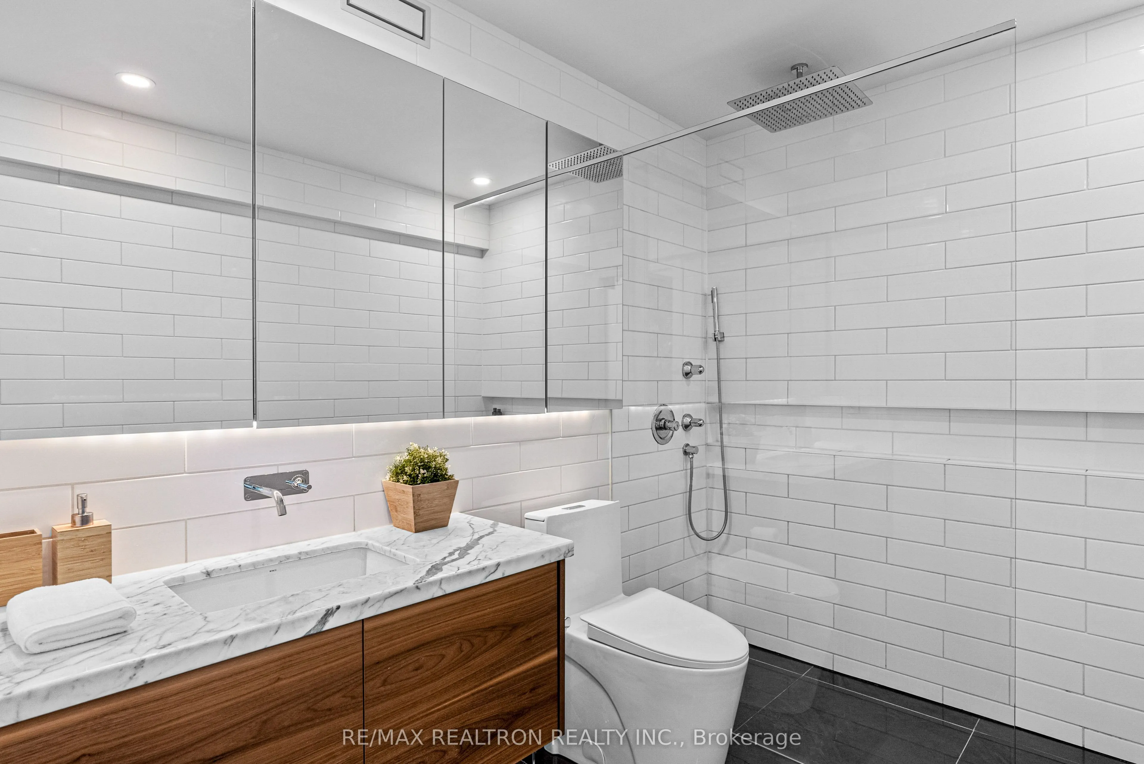 300 Manitoba Street, #311