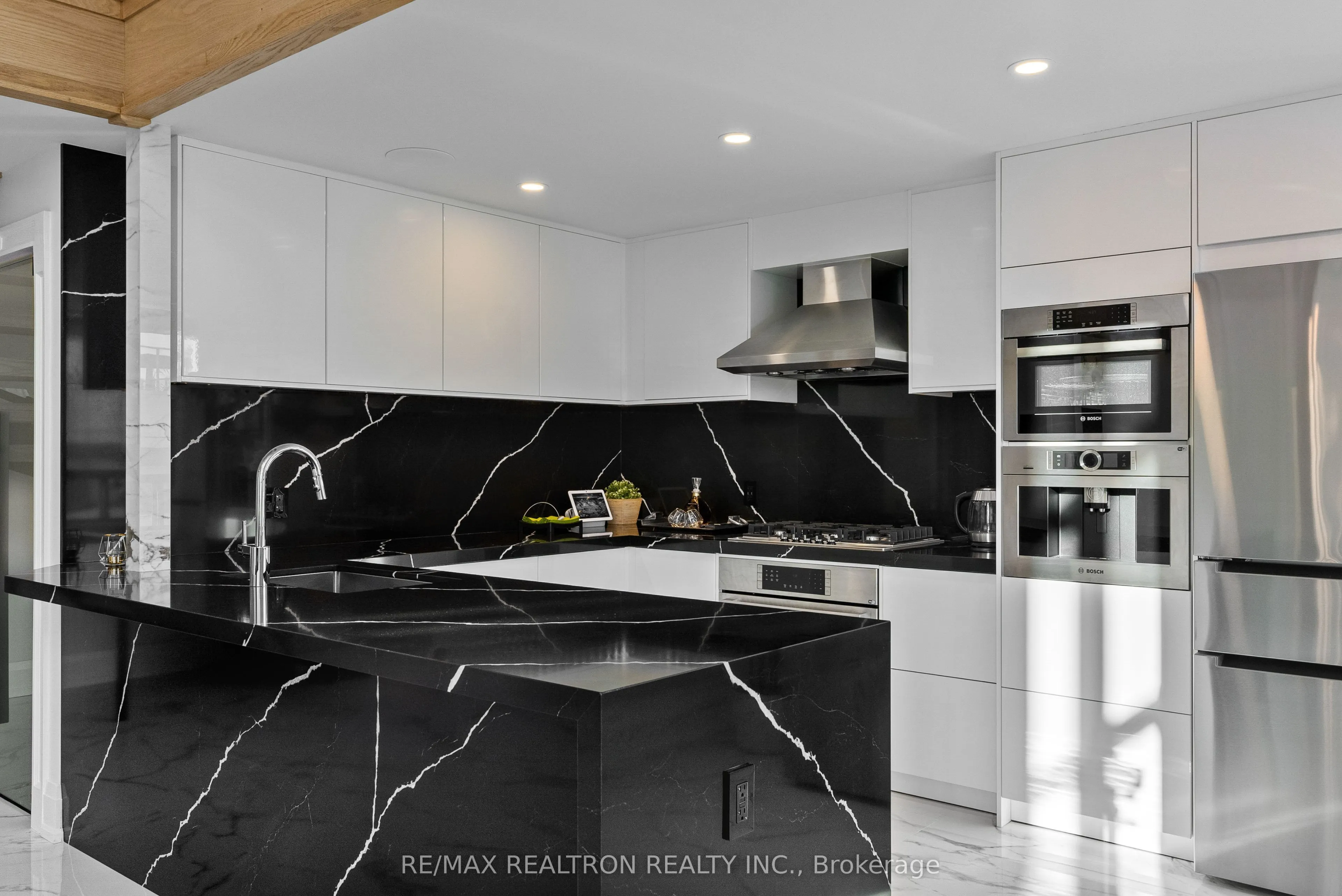 300 Manitoba Street, #311