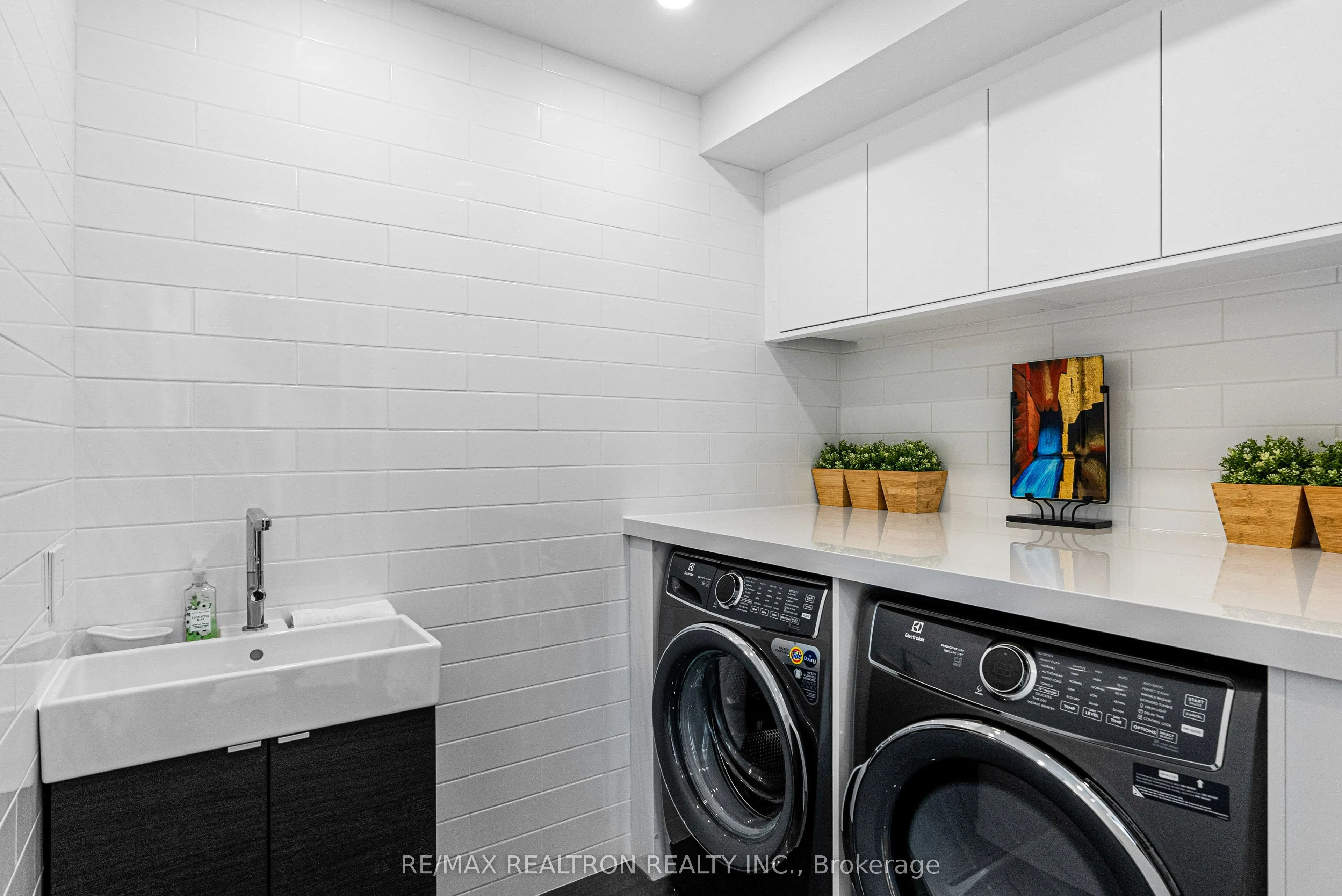 300 Manitoba Street, #311