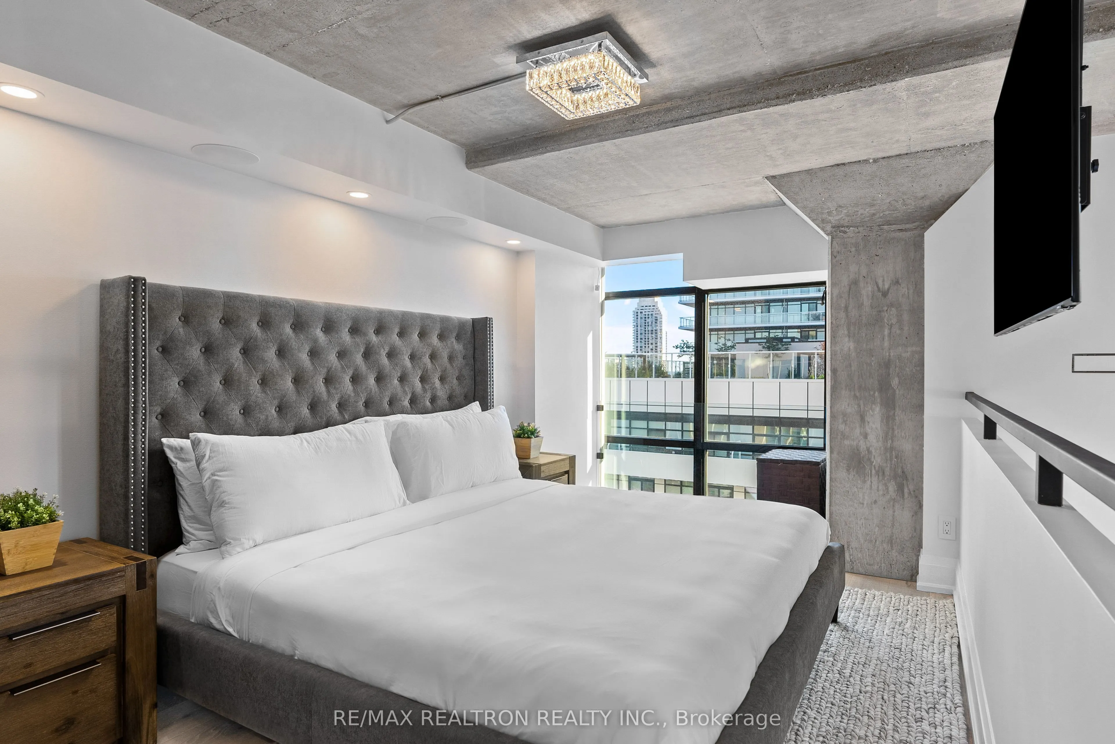 300 Manitoba Street, #311
