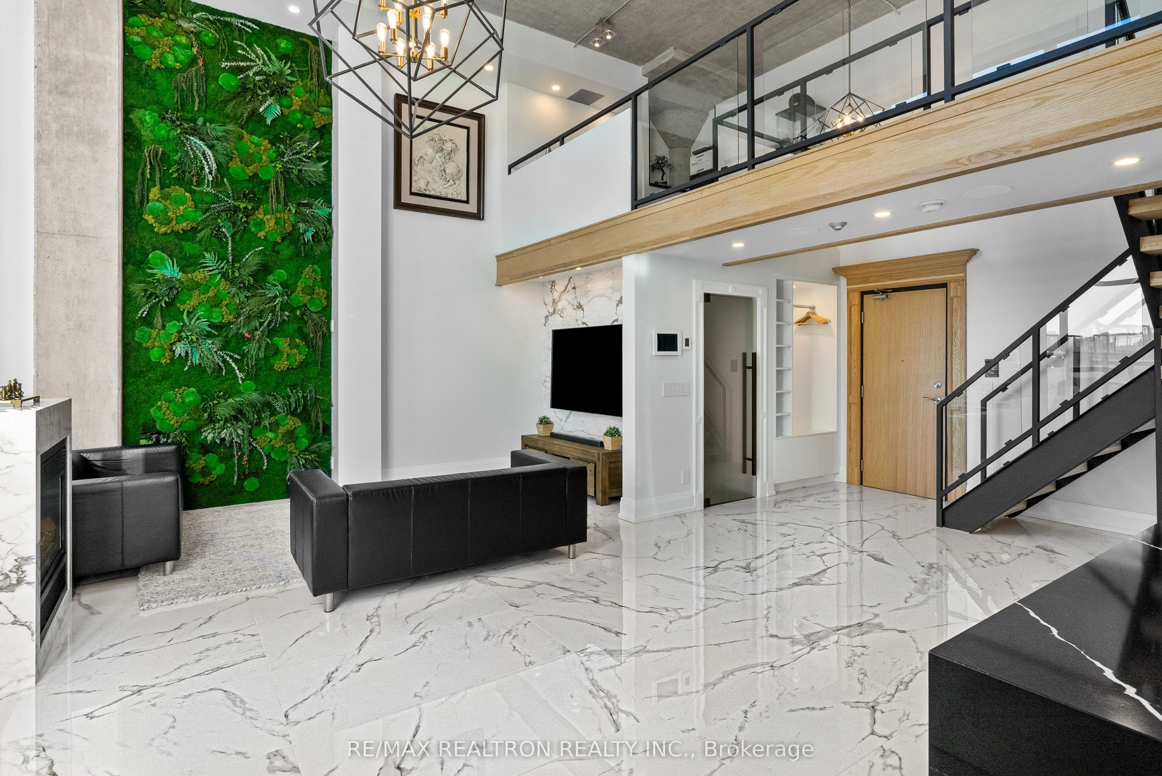 300 Manitoba Street, #311