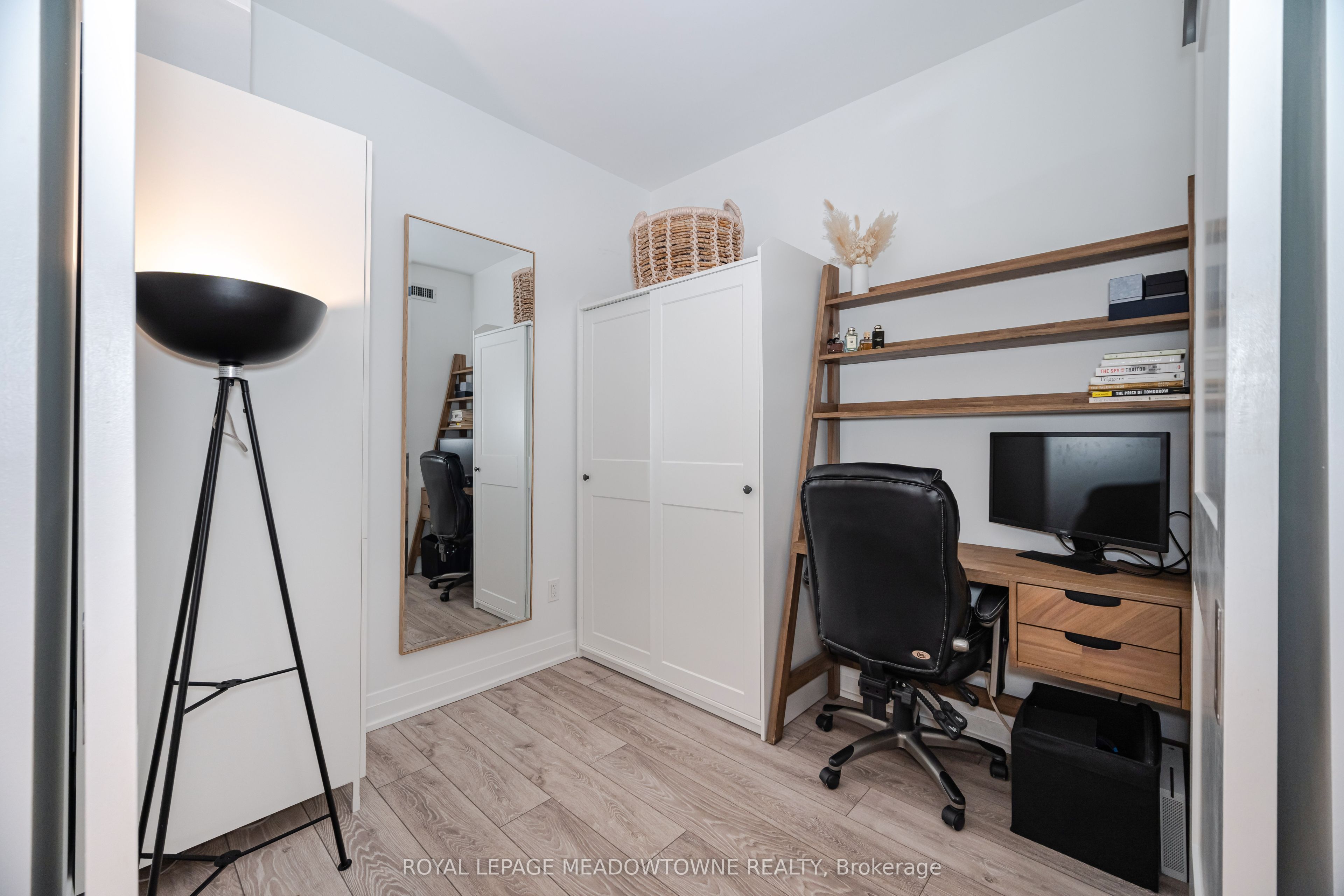 21 Park Street E, #616