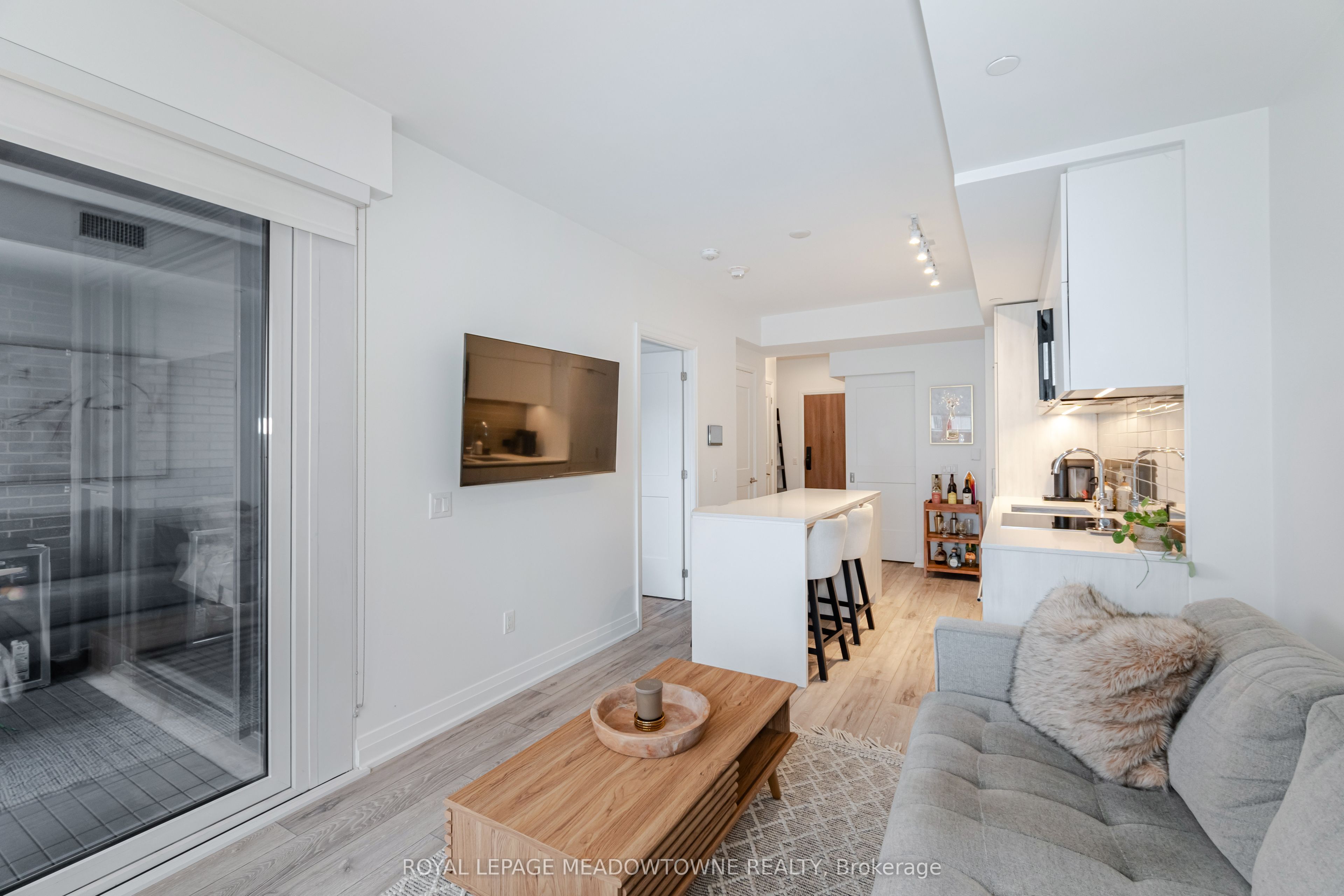 21 Park Street E, #616