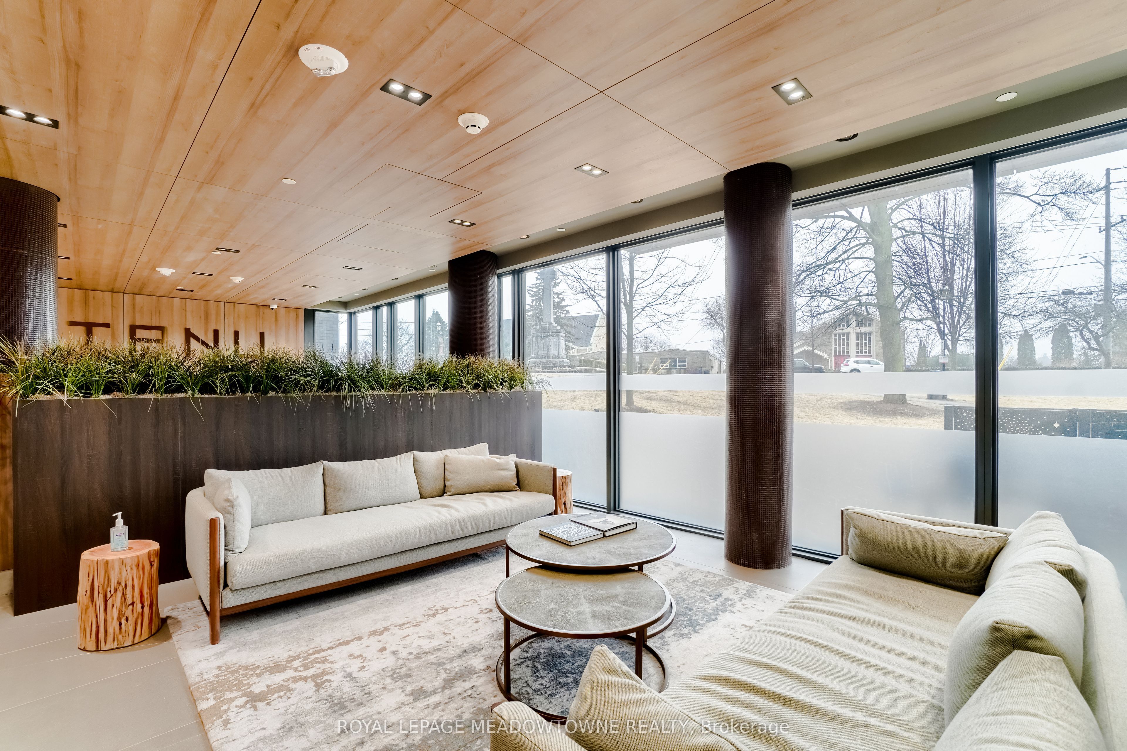 21 Park Street E, #616