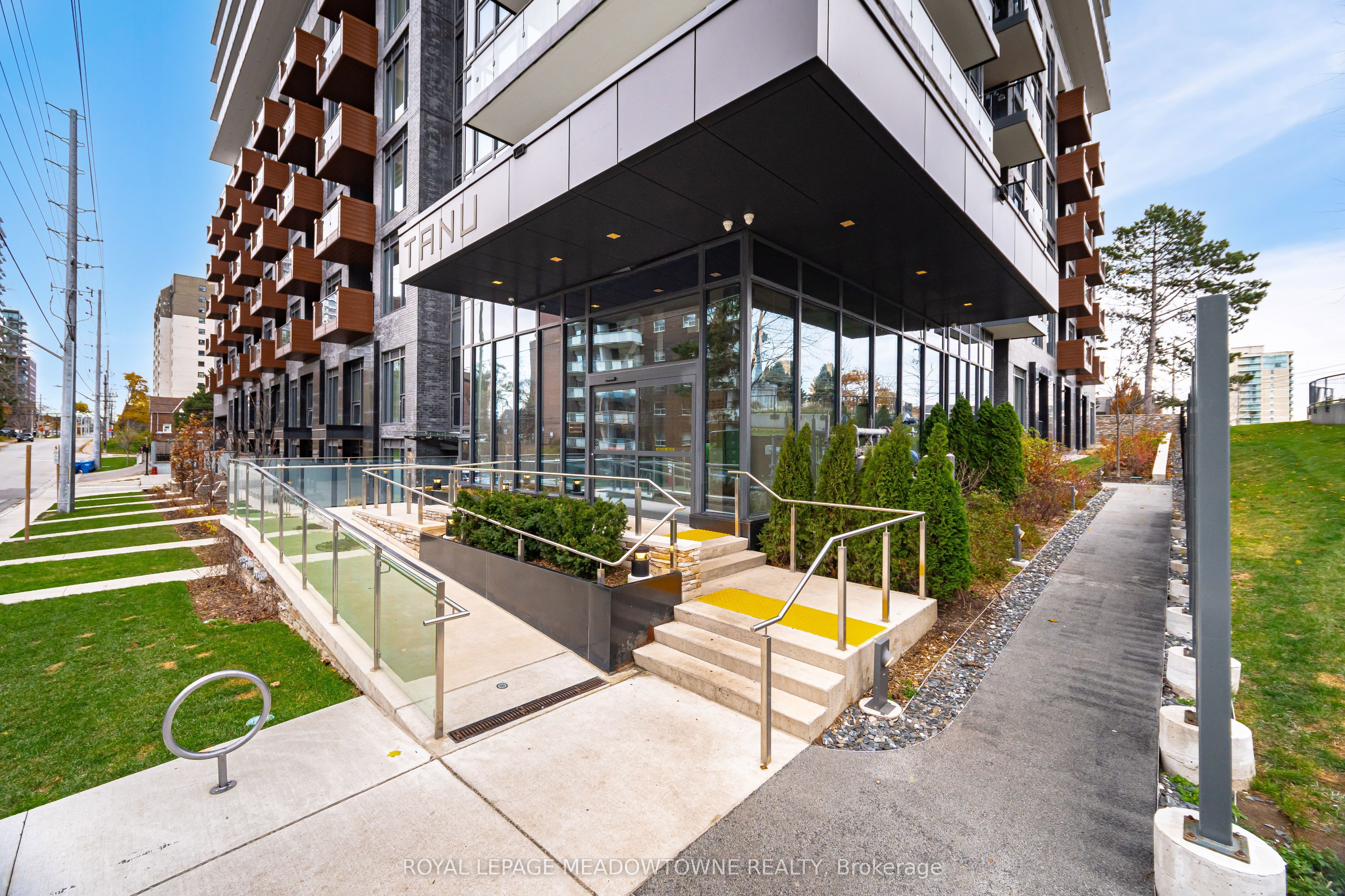 21 Park Street E, #616