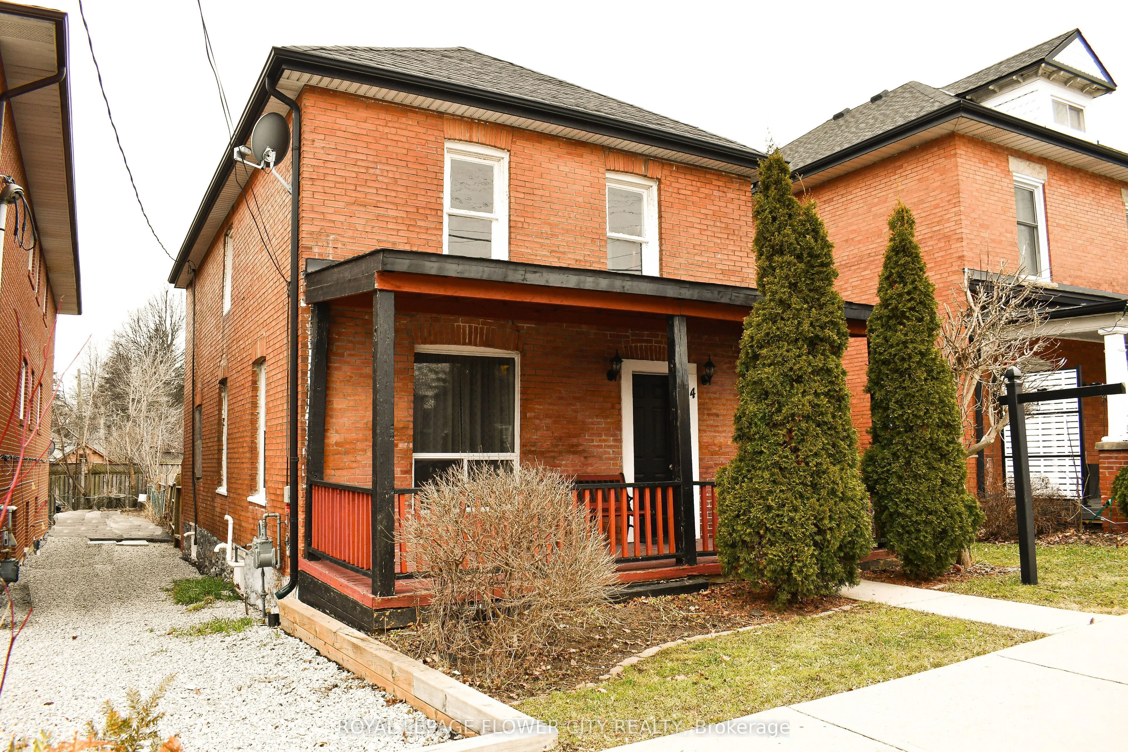 4 Main Street S