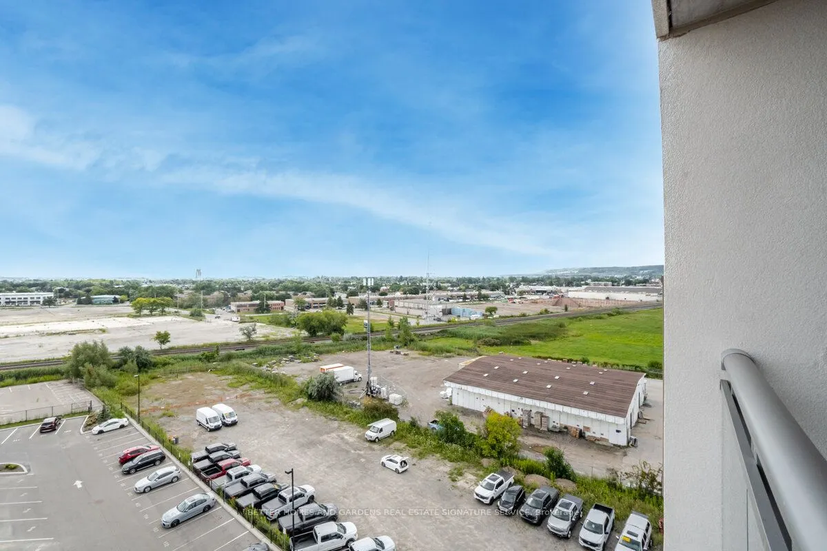 716 Main Street E, #907