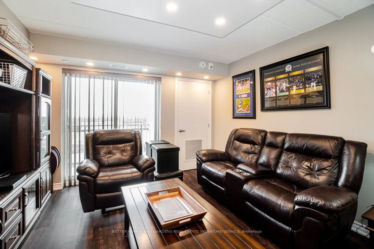 716 Main Street E, #907