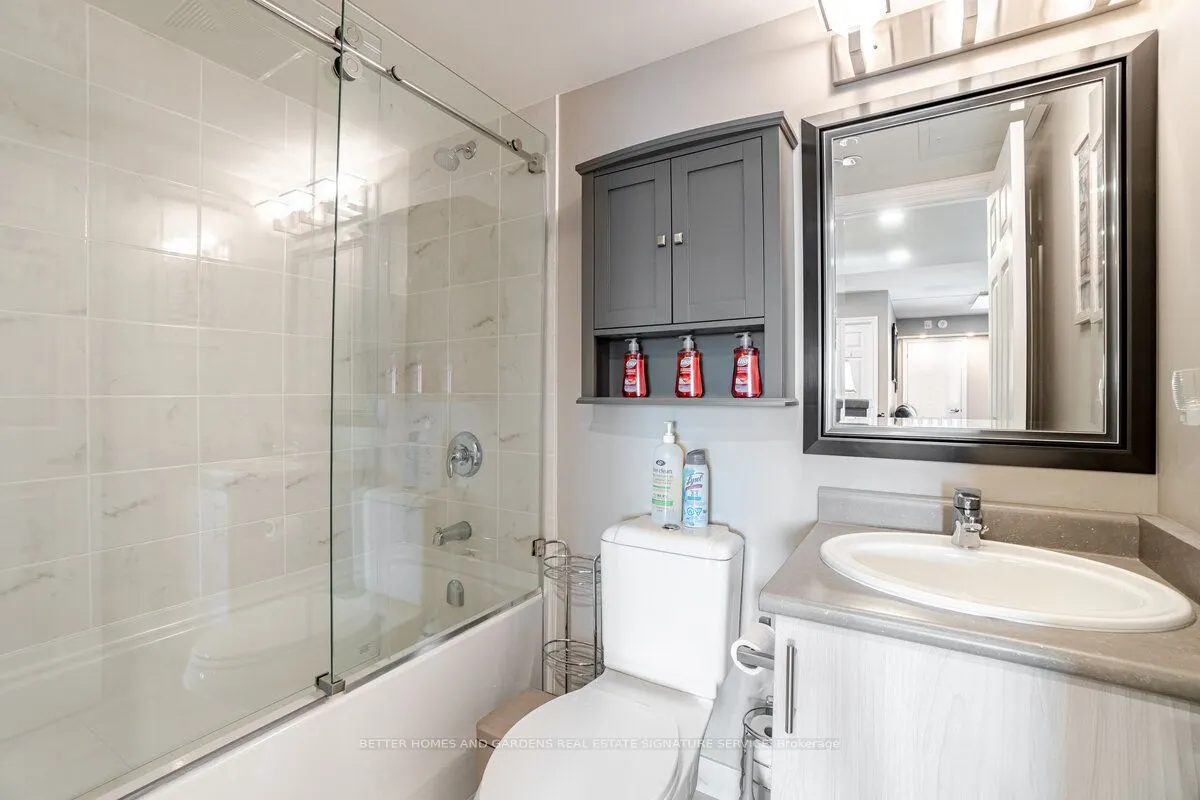 716 Main Street E, #907