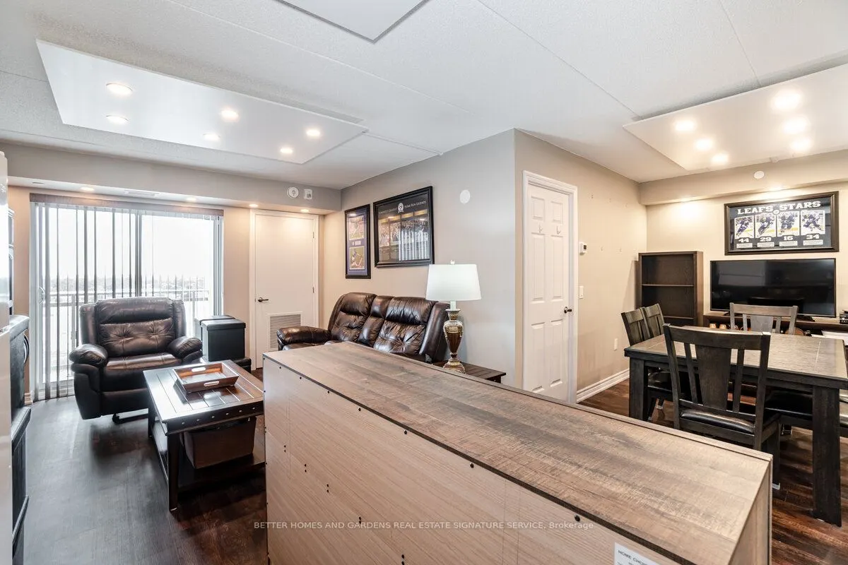 716 Main Street E, #907