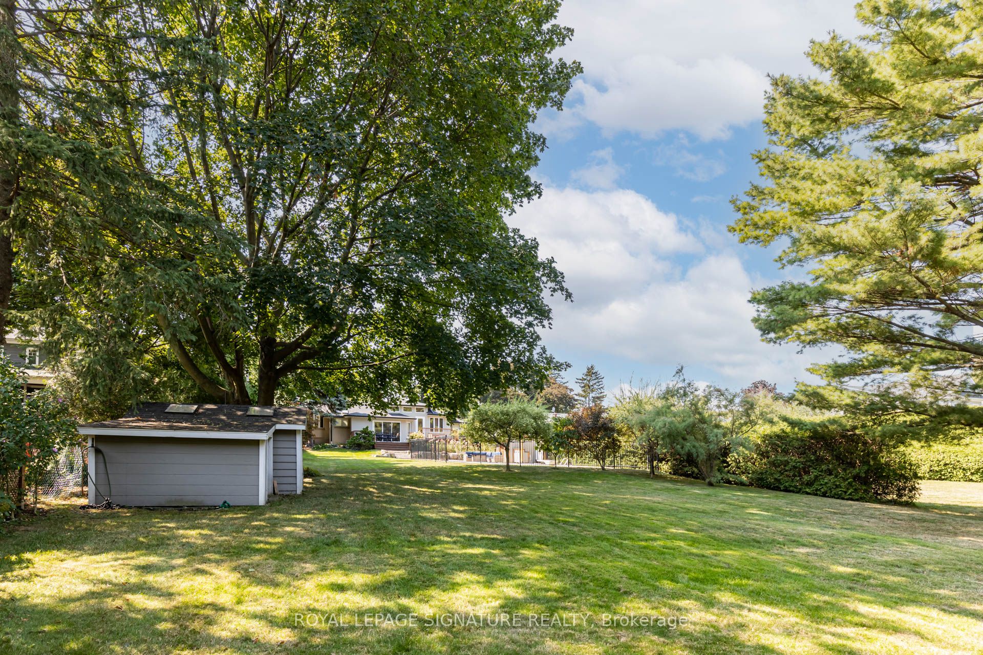 383 Maplehurst Avenue