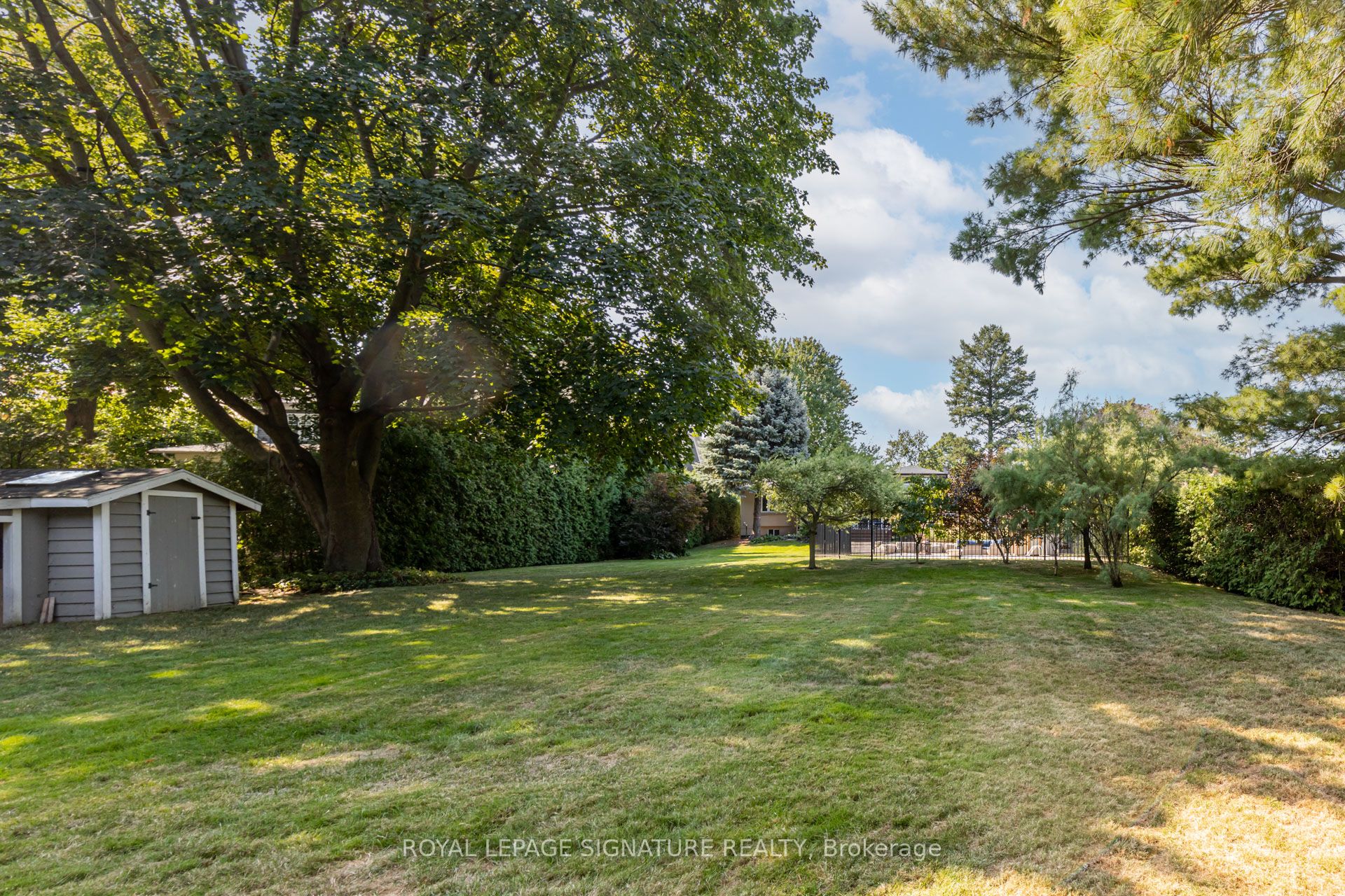 383 Maplehurst Avenue