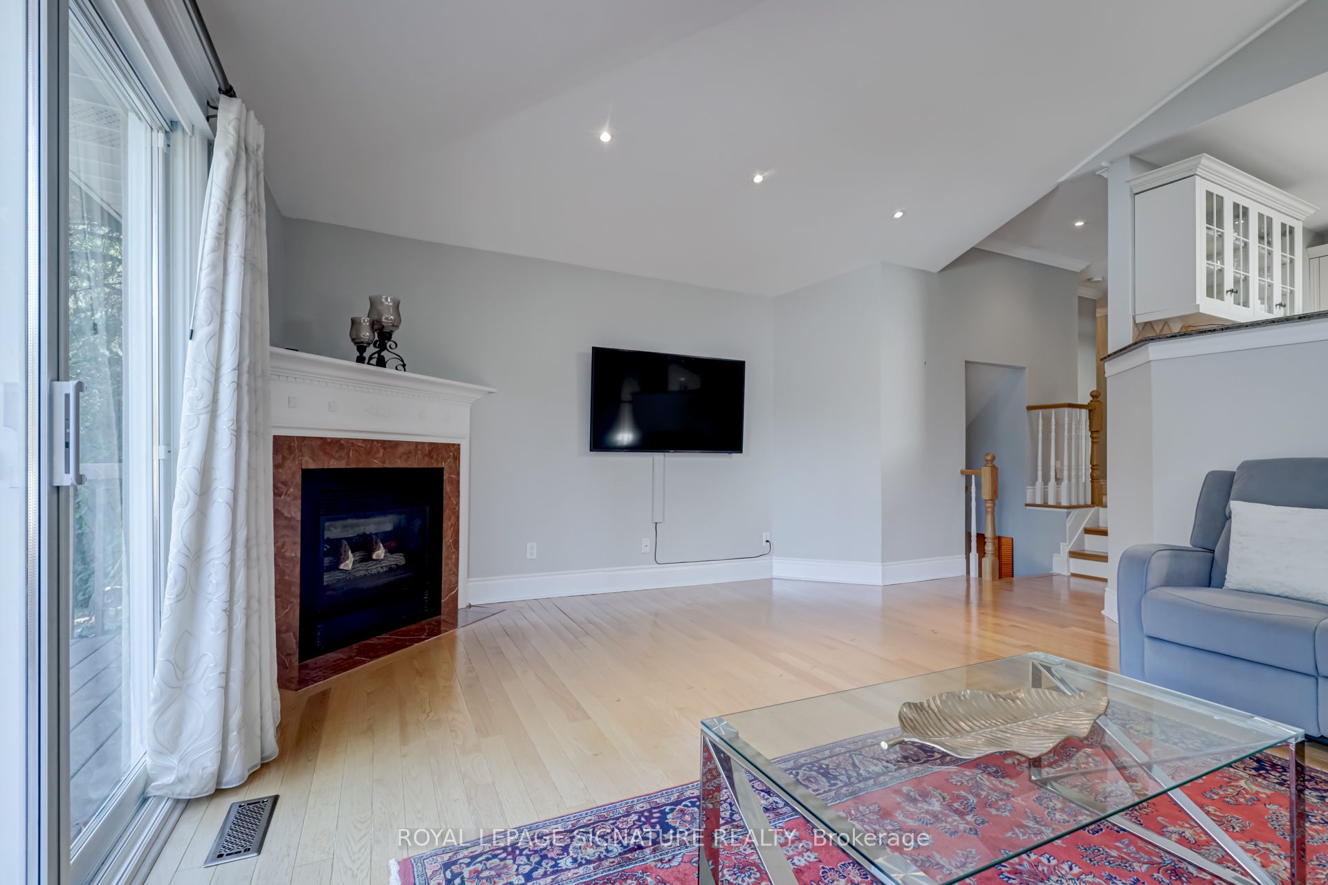 383 Maplehurst Avenue