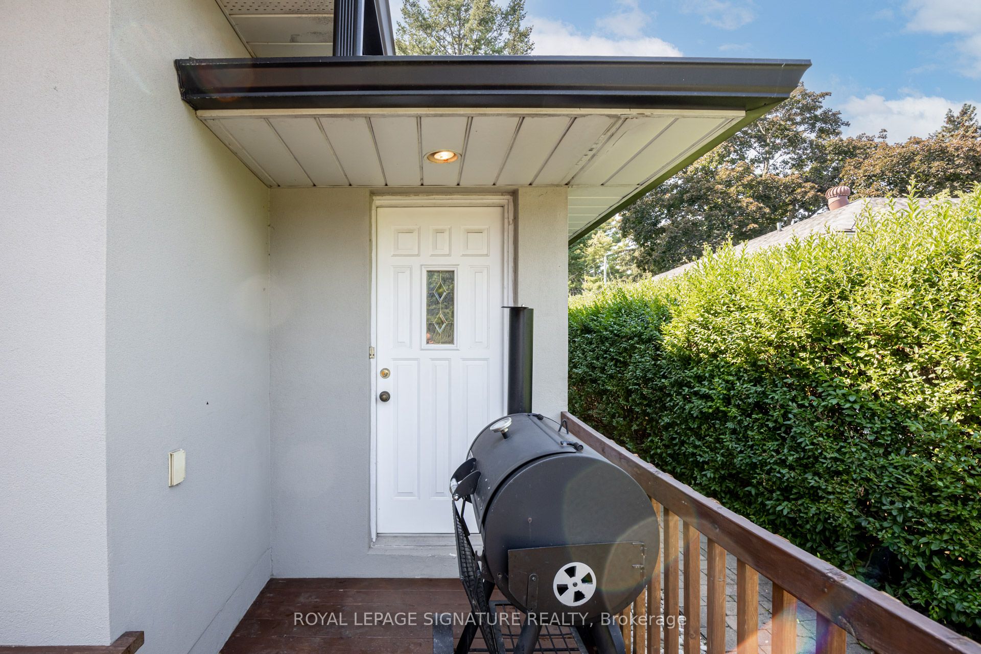 383 Maplehurst Avenue