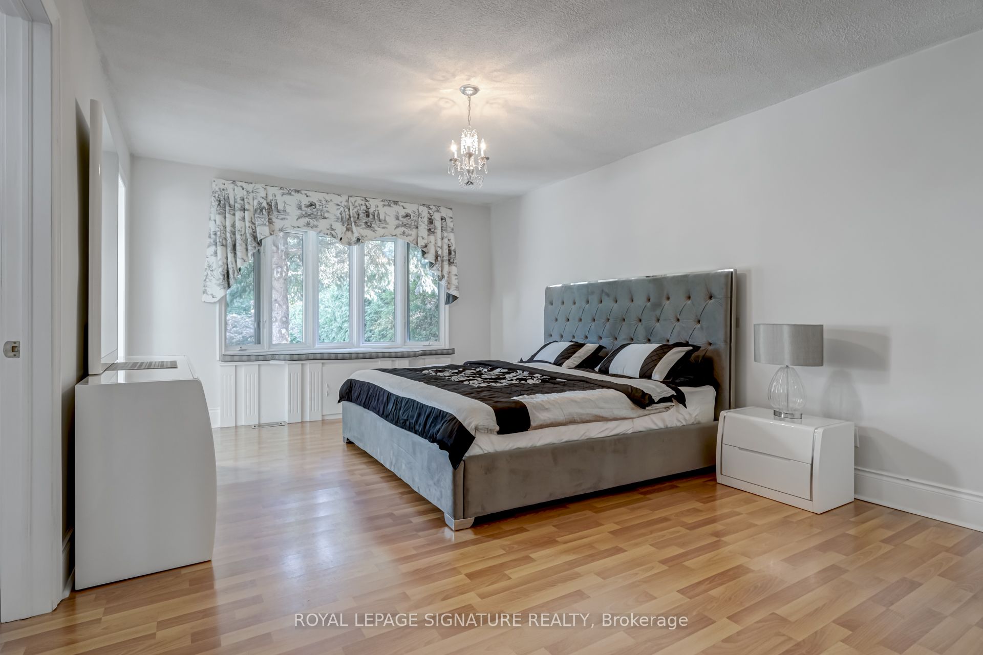 383 Maplehurst Avenue