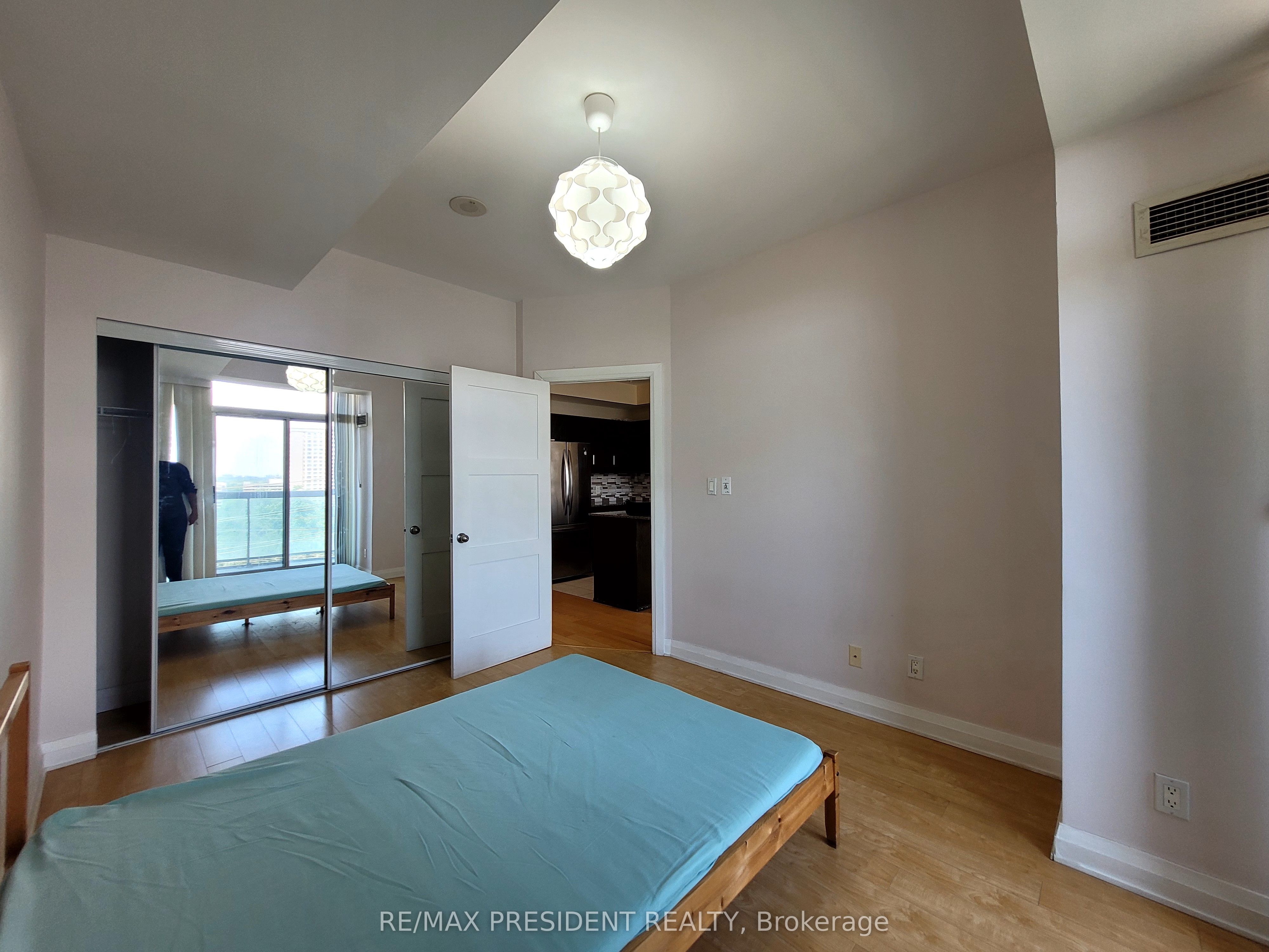 3504 Hurontario Street E, #801