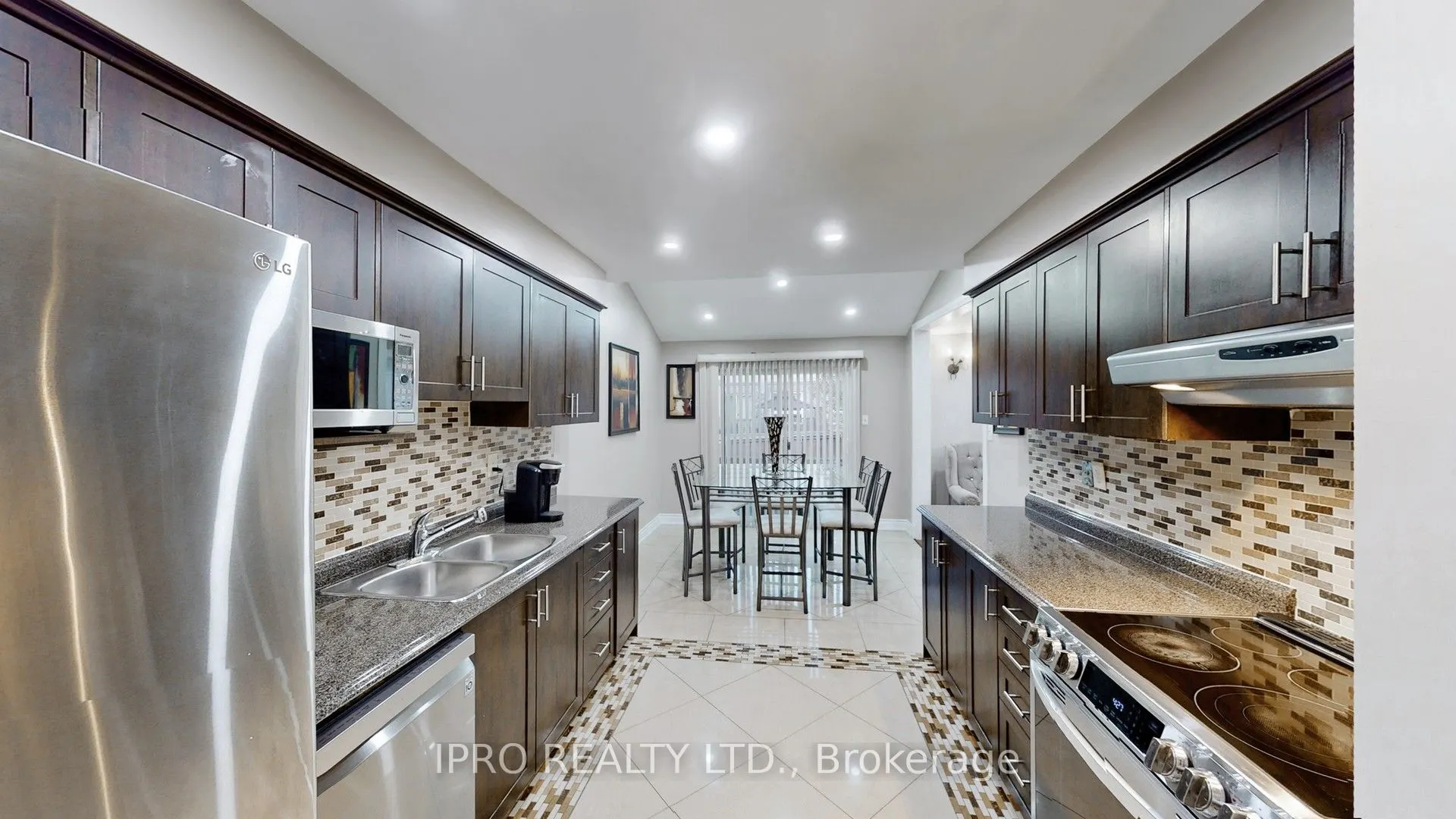 2798 Lindholm Crescent